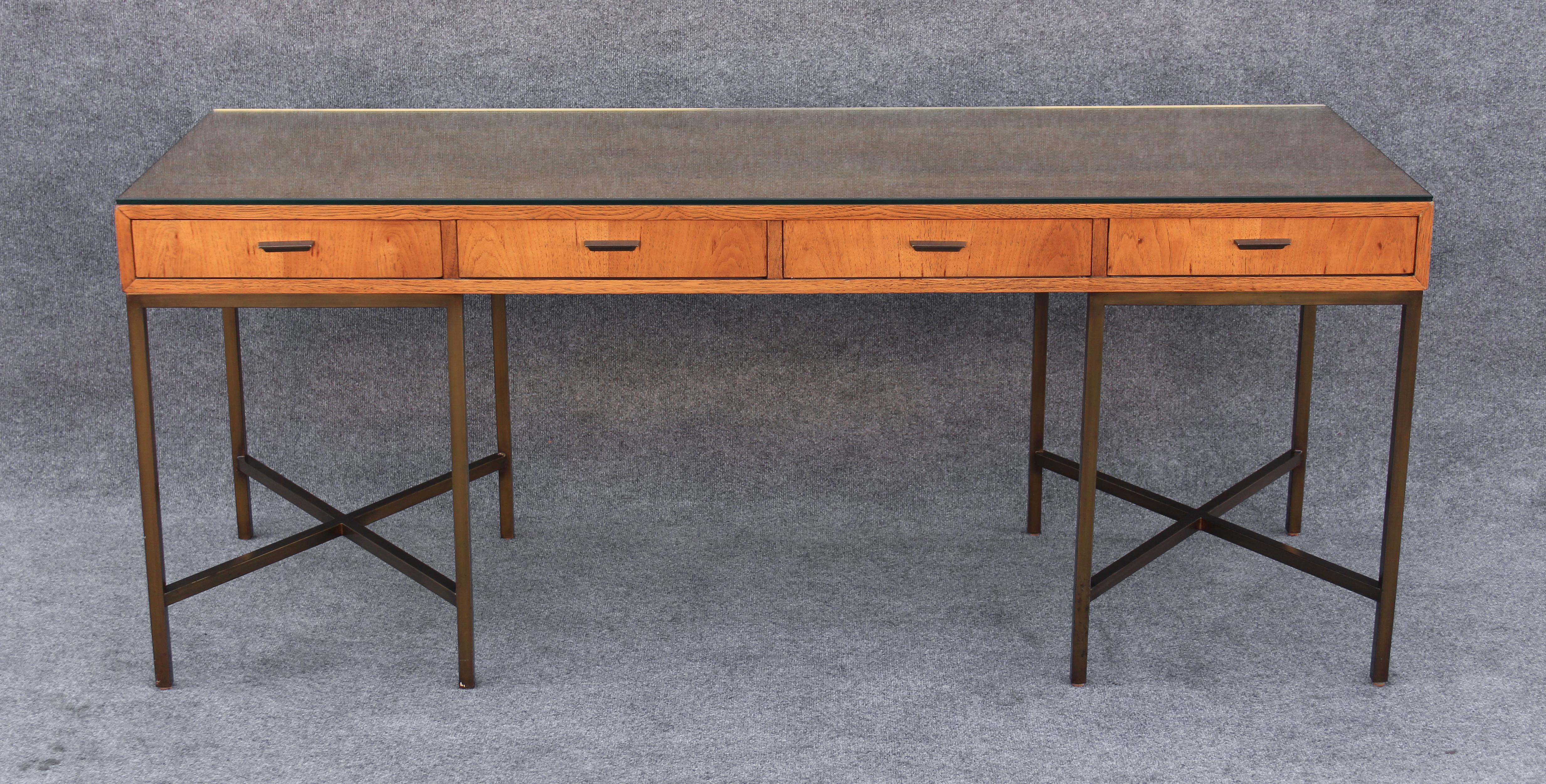Made in the United States towards the late 1960s, this desk was designed by Jack Cartwright and manufactured by Founders in very low numbers, probably due to the quality required during its production. The wood was carefully chosen for its excellent