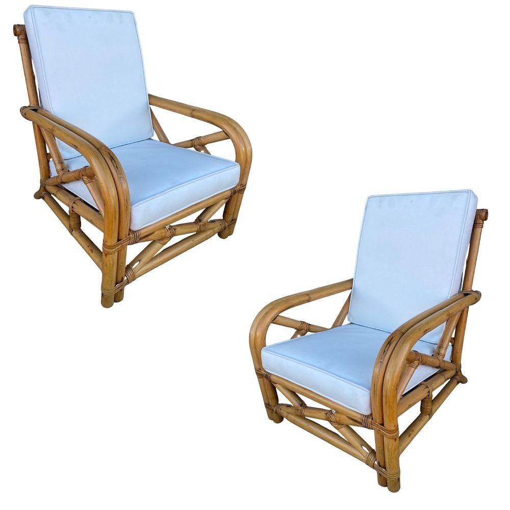 Rare ensemble de salon en rotin à deux brins inspiré par Paul Frankl et destiné aux enfants, comprenant une paire de chaises longues et un canapé assorti. Les fauteuils et les canapés présentent les accoudoirs de 1949, popularisés par les