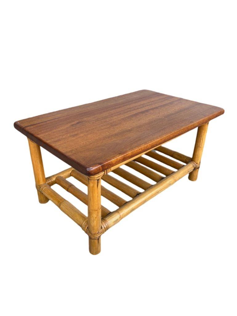 Mid-Century Modern Table basse et table d'appoint en rotin flottant de taille enfant restaurée en vente