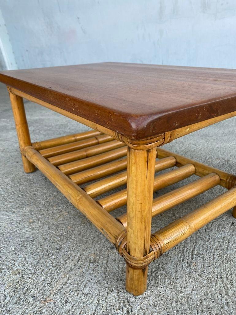 Rotin Table basse et table d'appoint en rotin flottant de taille enfant restaurée en vente
