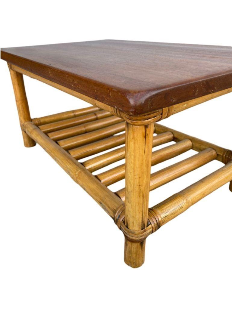 Milieu du XXe siècle Table basse et table d'appoint en rotin flottant de taille enfant restaurée en vente