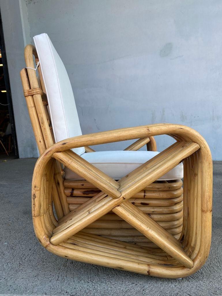 Milieu du XXe siècle Chaise longue en rotin à six brins carrés, taille enfant, restaurée, paire en vente
