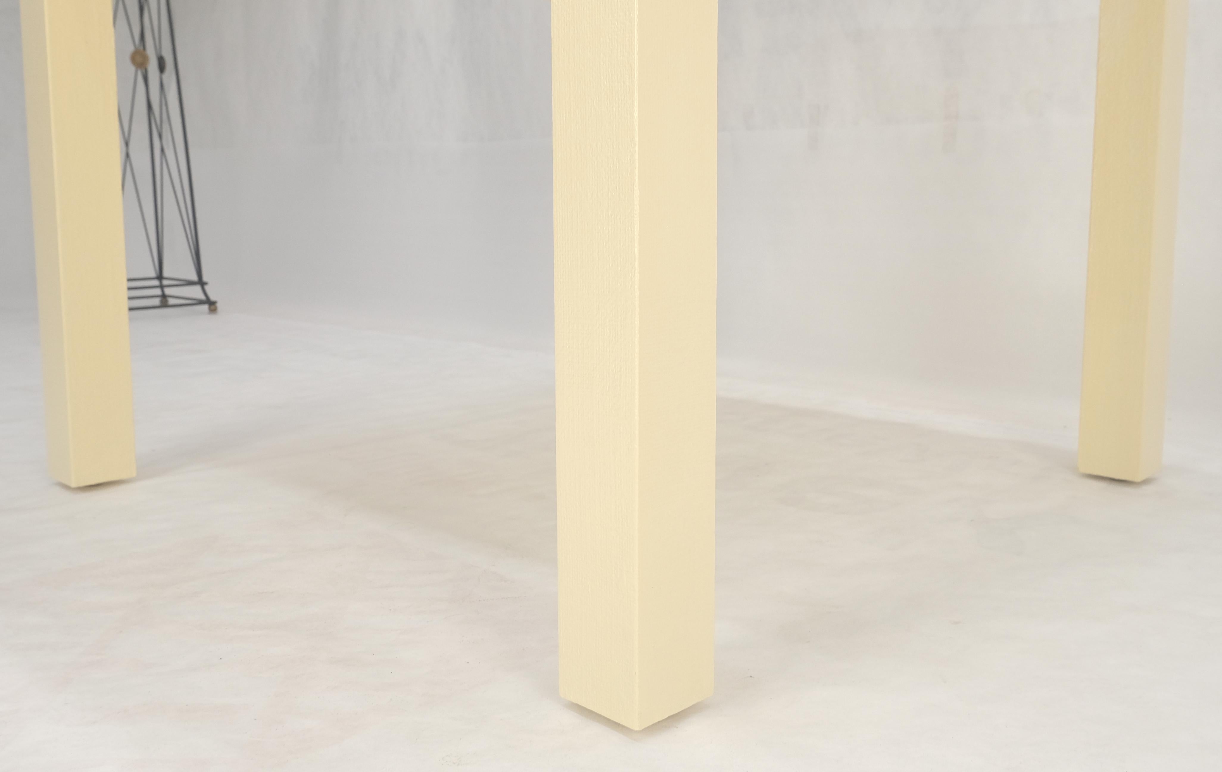 Restaurierter cremefarbener, beige lackierter, quadratischer Flip-Top-Esstisch aus Stoff mit Flip-Platte MINT! im Zustand „Hervorragend“ in Rockaway, NJ