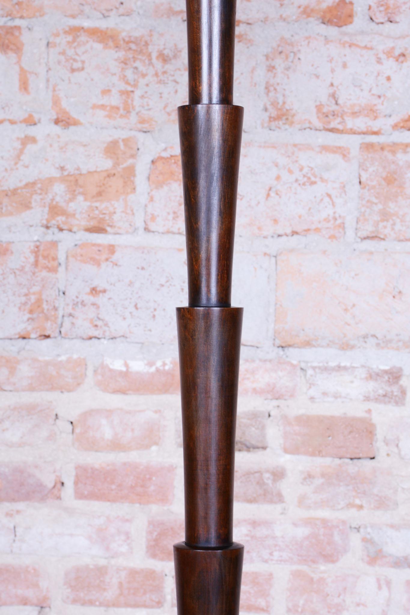 Restaurierte kubistische Stehlampe aus Buche, Chrom, Milchglas, neu verdrahtet, Tschechisch, 1920er Jahre im Angebot 4