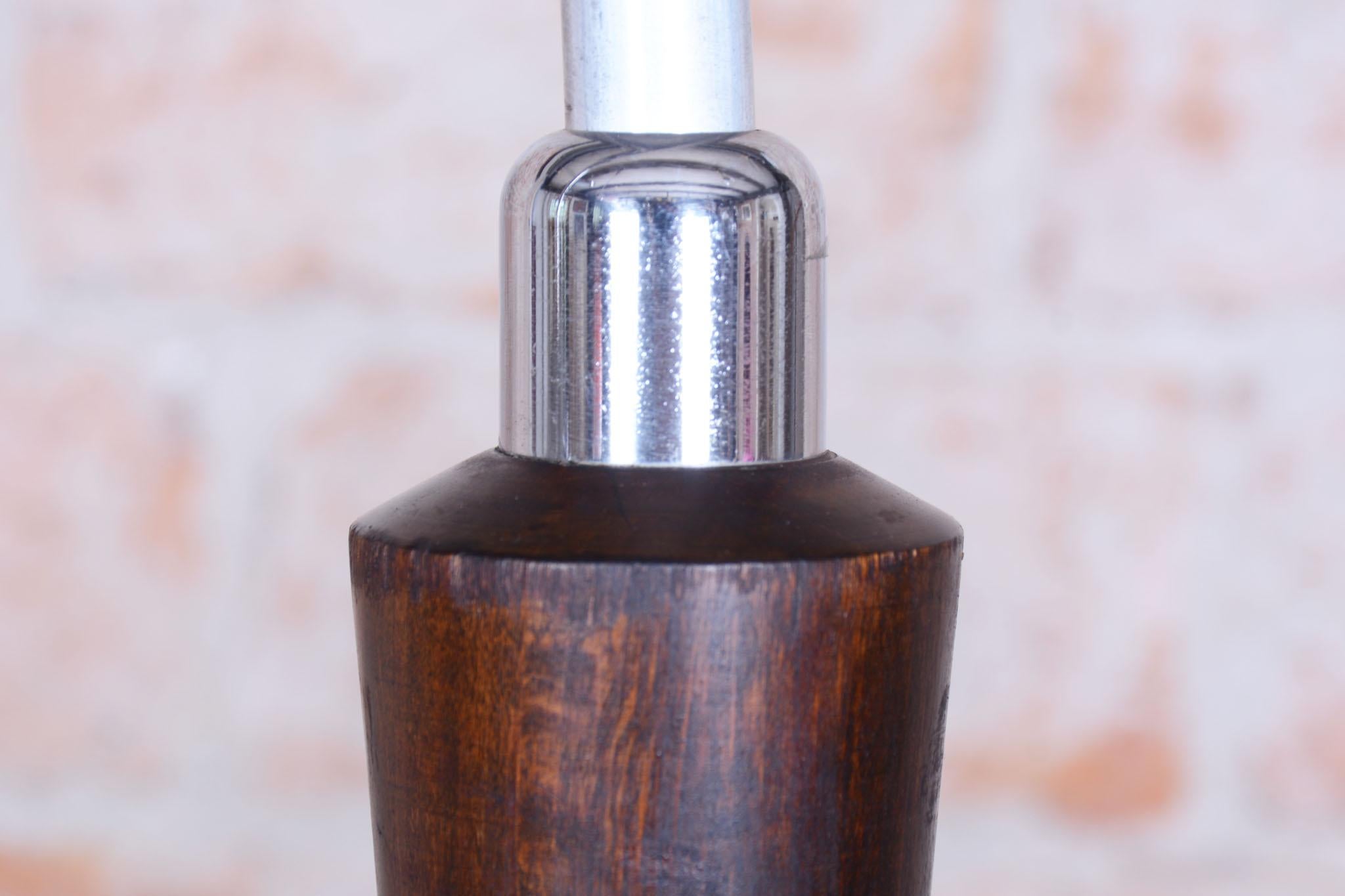 Restaurierte kubistische Stehlampe aus Buche, Chrom, Milchglas, neu verdrahtet, Tschechisch, 1920er Jahre im Angebot 6