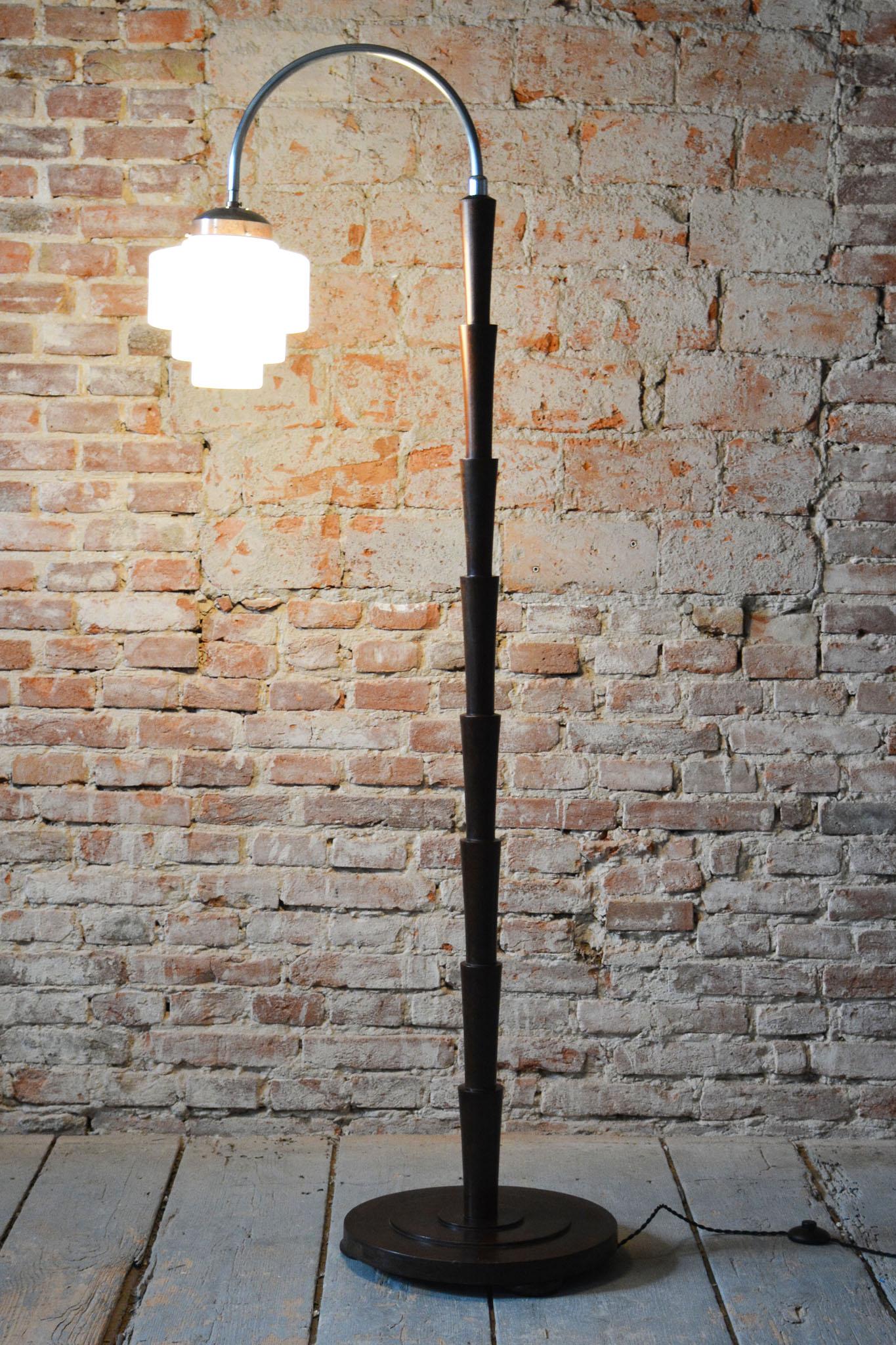 Restored Cubism Floor Lamp, Beech, Chrome-Plated Steel, Glass, Czech, 1920s In Good Condition For Sale In Brandys nad Labem, Středočeský kraj