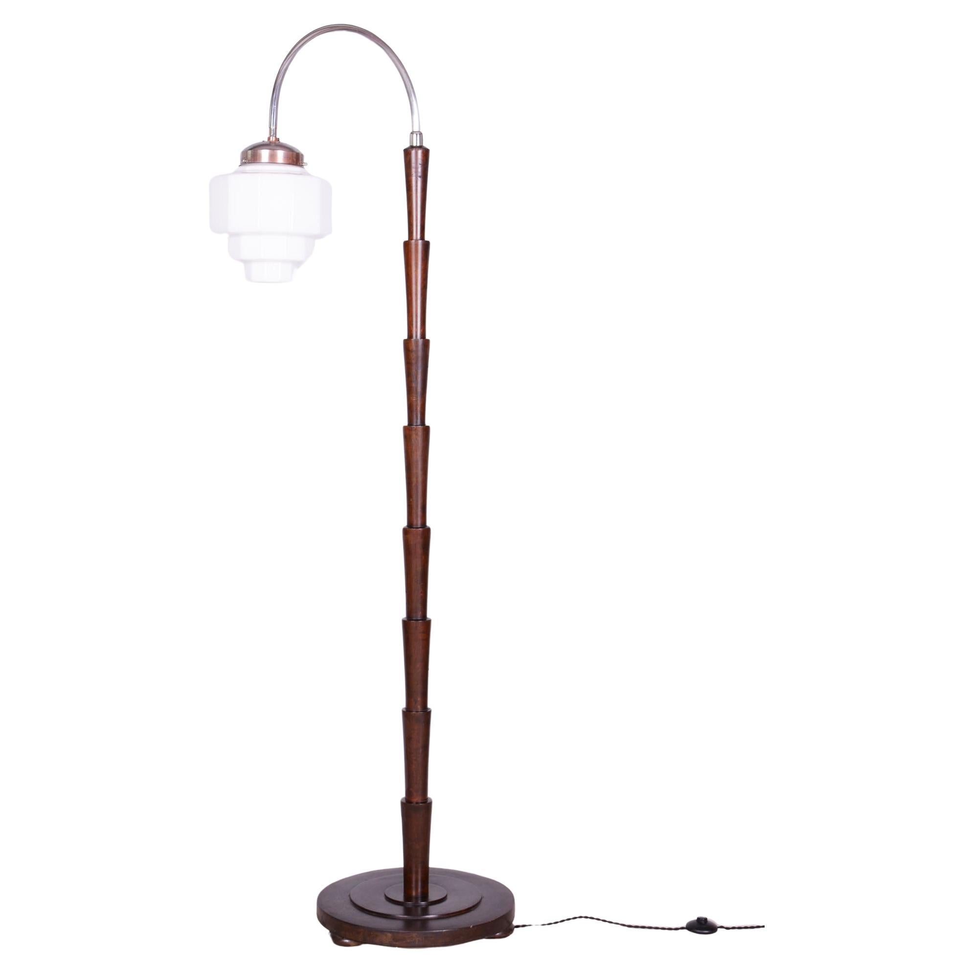 Restaurierte kubistische Stehlampe, Buche, verchromter Stahl, Glas, Tschechisch, 1920er Jahre