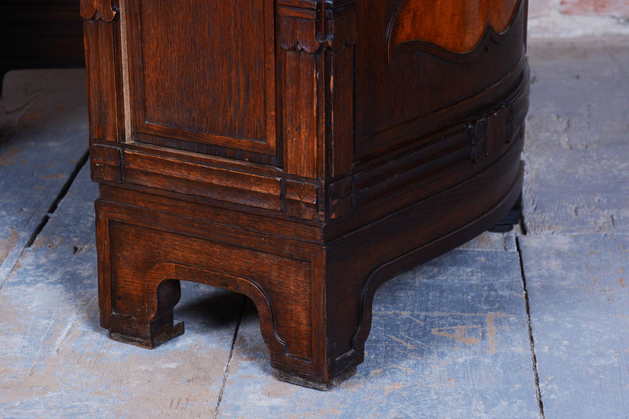 Restored Cubistic Writing Desk, Oak, Walnut, Revived Polish, Czech, 1910s In Good Condition For Sale In Brandys nad Labem, Středočeský kraj