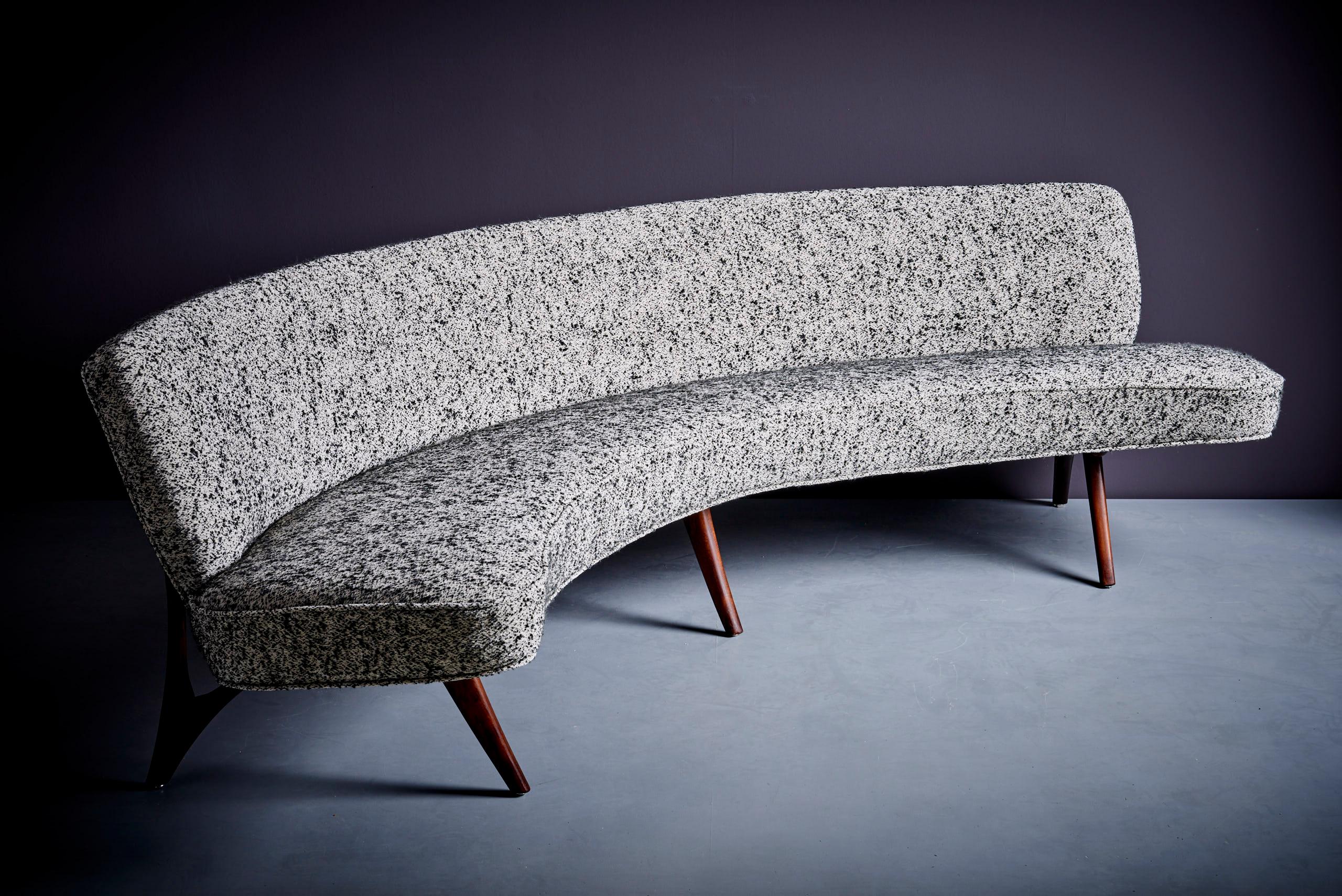 Restored Curved 1950s sofa with sculptural legs in the manner of Vladimir Kagan 6