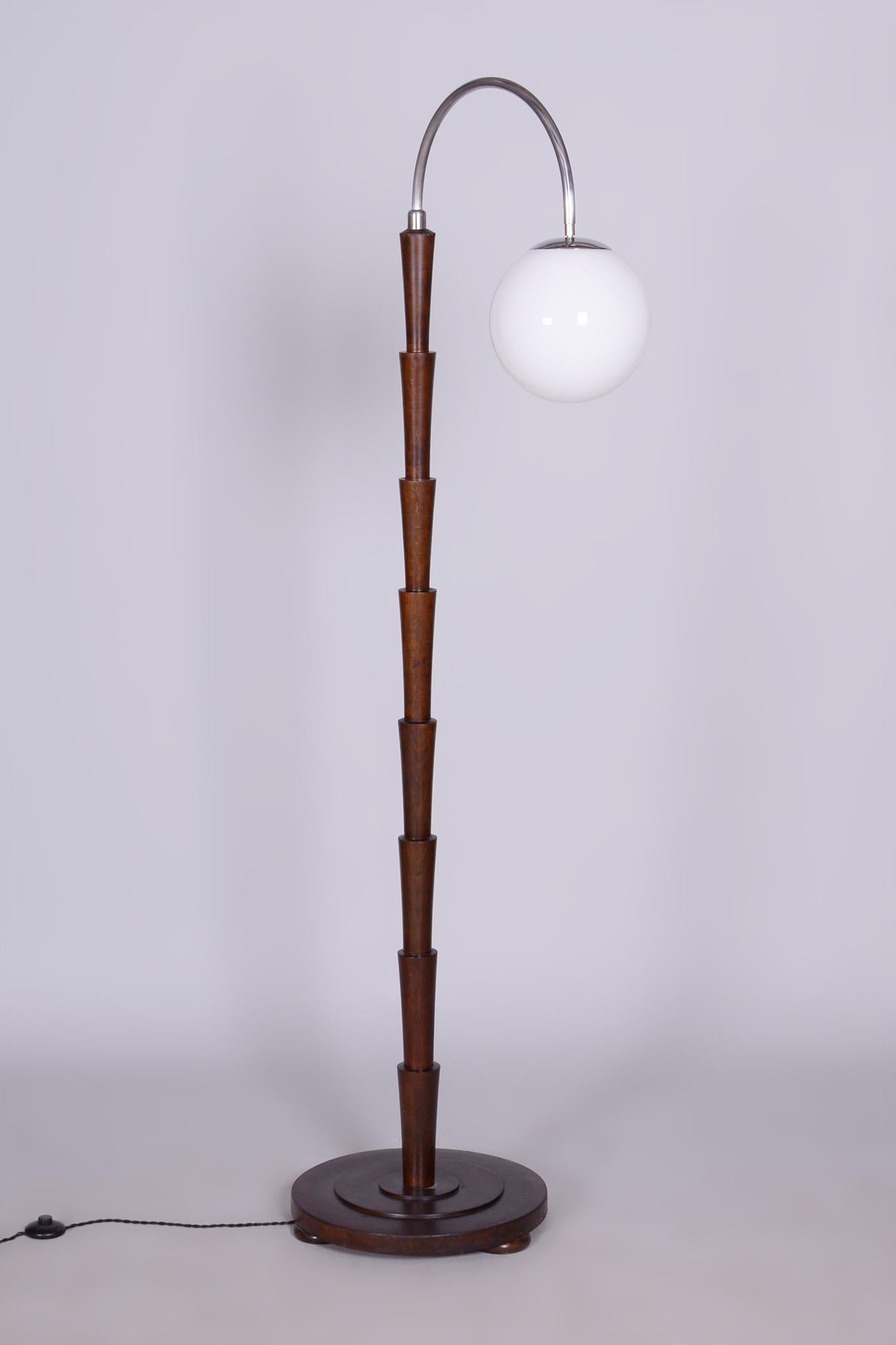 Restored Czech Cubism Floor Lamp.

Source: Czechia (Czechoslovakia)
Style: Cubism
Period: 1920-1929.
Material: Beech, chrome-plated steel.

The chrome parts have been cleaned and professionally restored. 

Our professional refurbishing team in