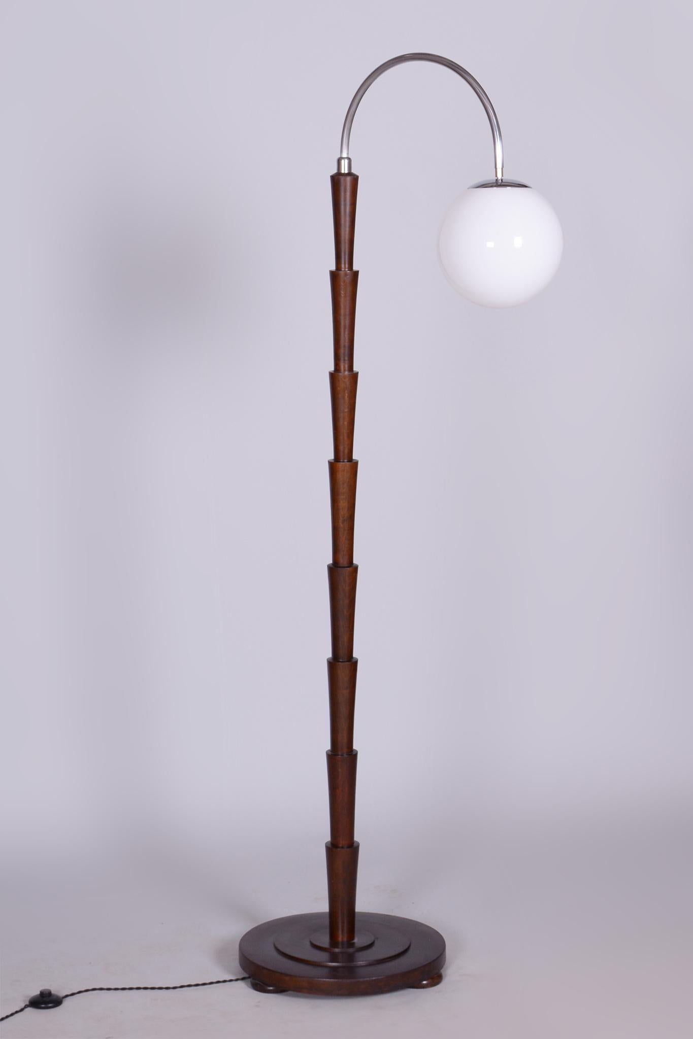 Restored Czech Cubism Floor Lamp, Beech, Chrome-plated Steel, Czechia, 1920s For Sale 2