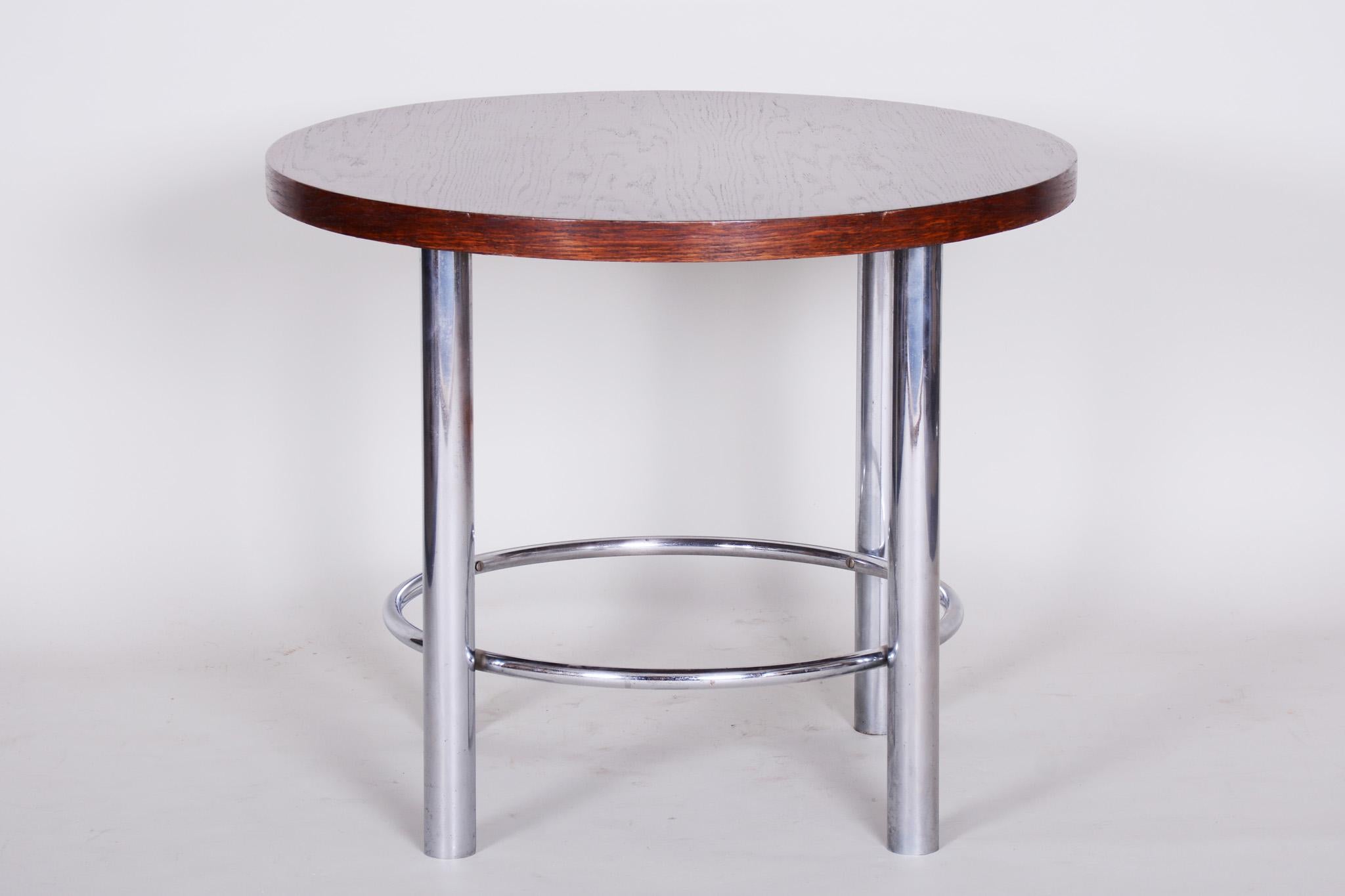 Bauhaus chrome table
Style: Bauhaus.
Period: 1930-1939.
Material: Oak and chrome
Source: Czechia.
Maker: Mücke & Melder.





   