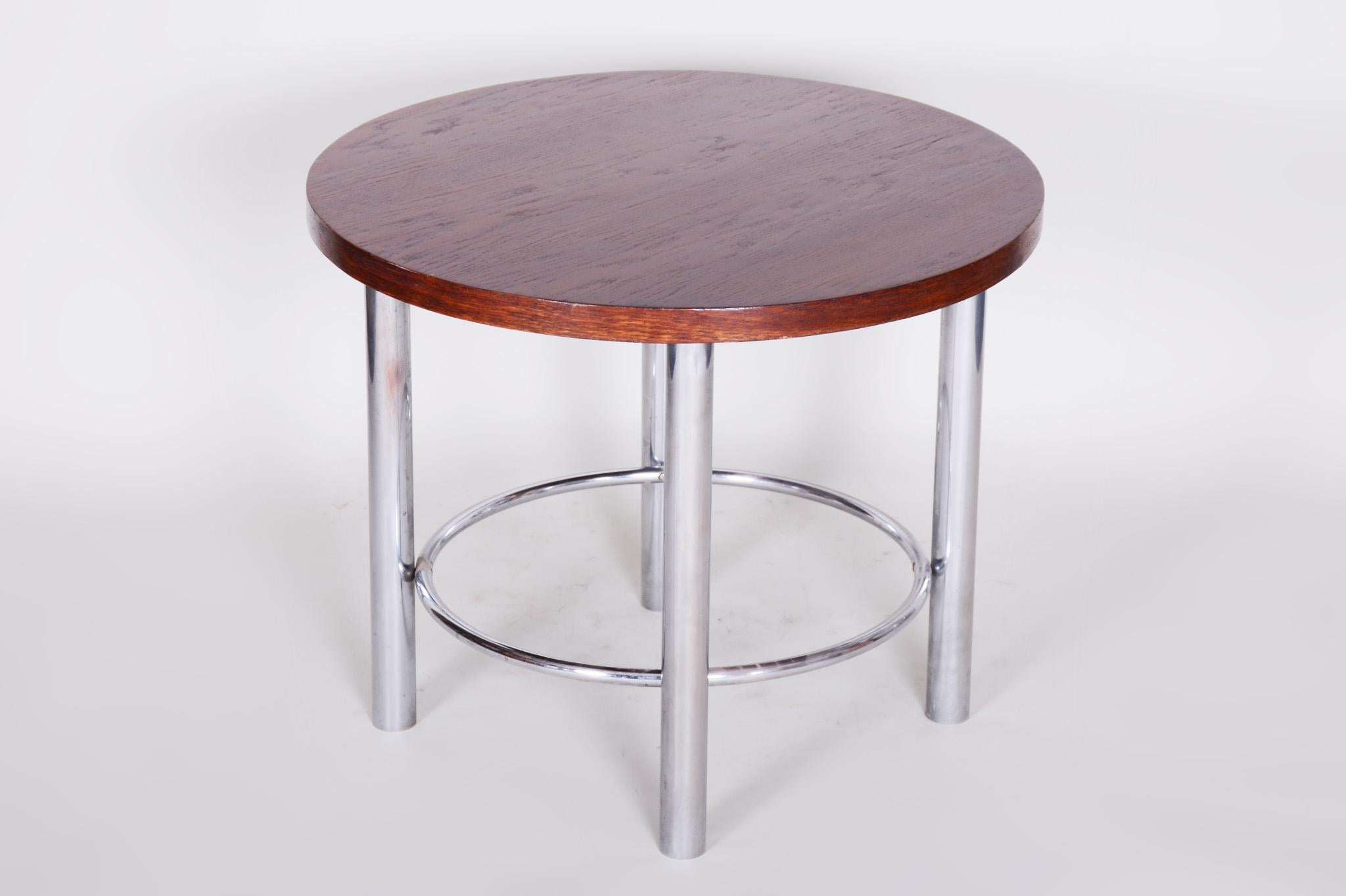 Restored Czech Round Oak Bauhaus Table by Mücke & Melder, Chrome, 1930s In Good Condition For Sale In Horomerice, CZ
