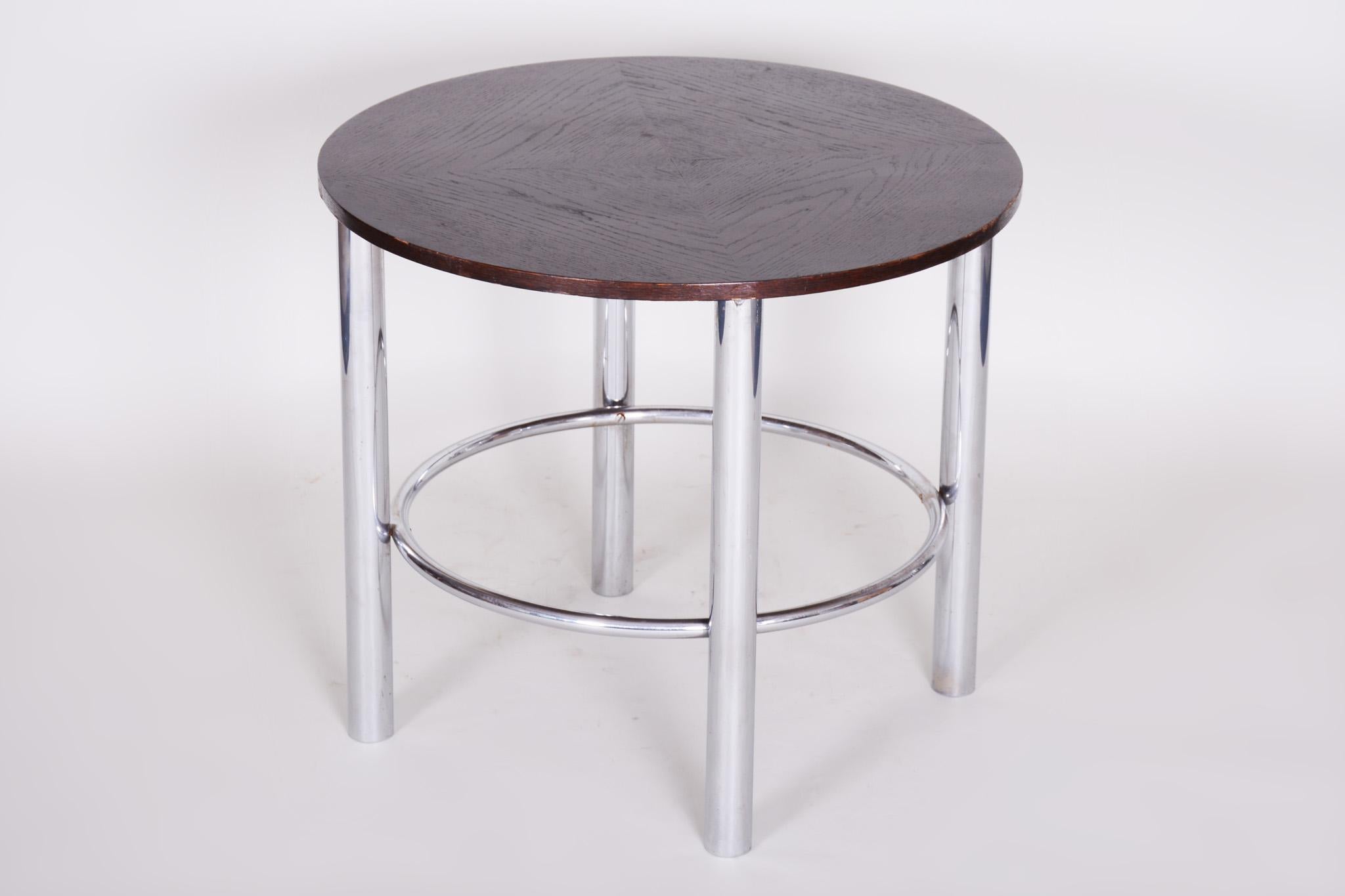 Restored Czech Round Oak Bauhaus Table by Mücke & Melder, Chrome, 1930s In Good Condition For Sale In Horomerice, CZ