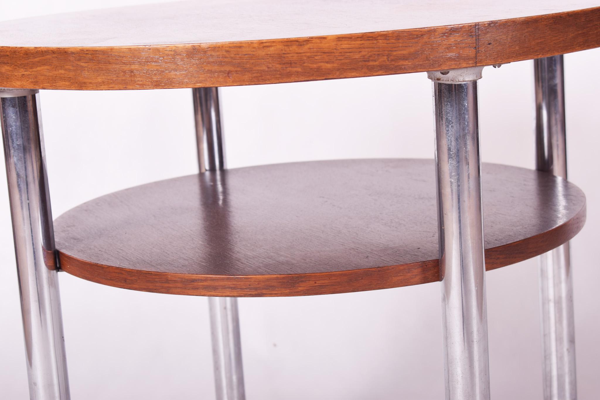 Restored Czech Round Oak Bauhaus Table by Mücke & Melder, Chrome, 1930s In Good Condition For Sale In Horomerice, CZ