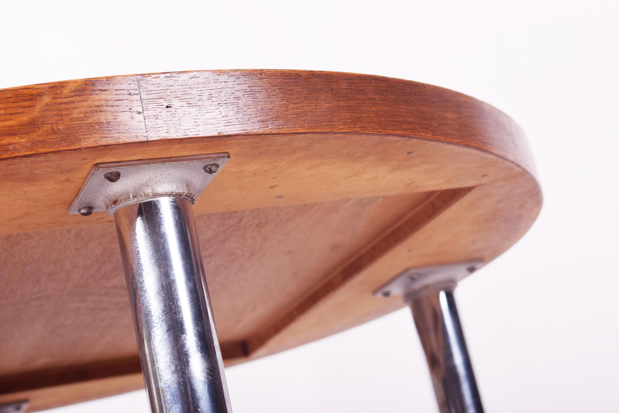 Mid-20th Century Restored Czech Round Oak Bauhaus Table by Mücke & Melder, Chrome, 1930s For Sale