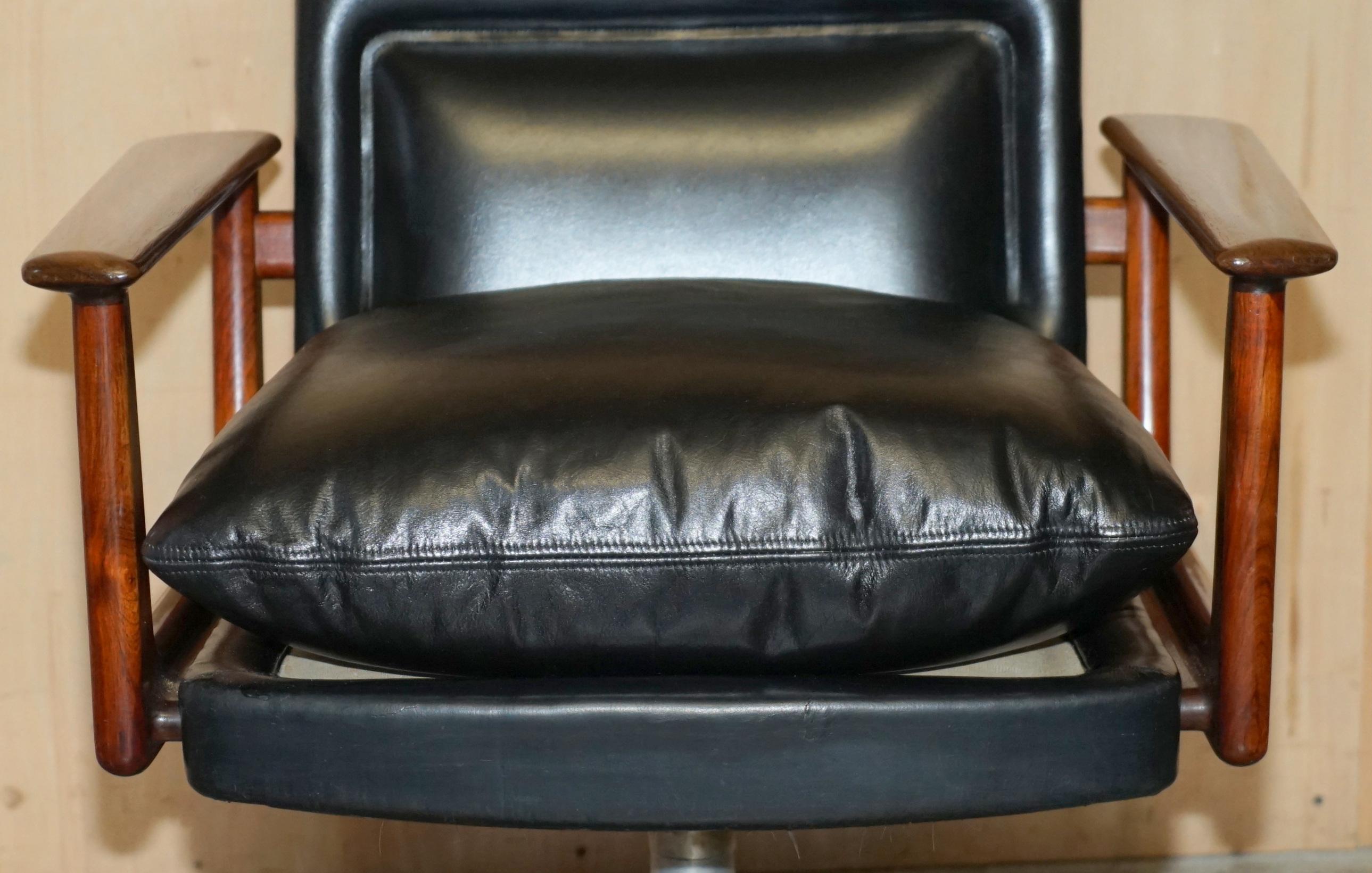 Leather RESTORED DANiSH ARNE VODDER FOR SIBAST MODEL 419 HARDWOOD LEATHER OFFICE CHAIR For Sale