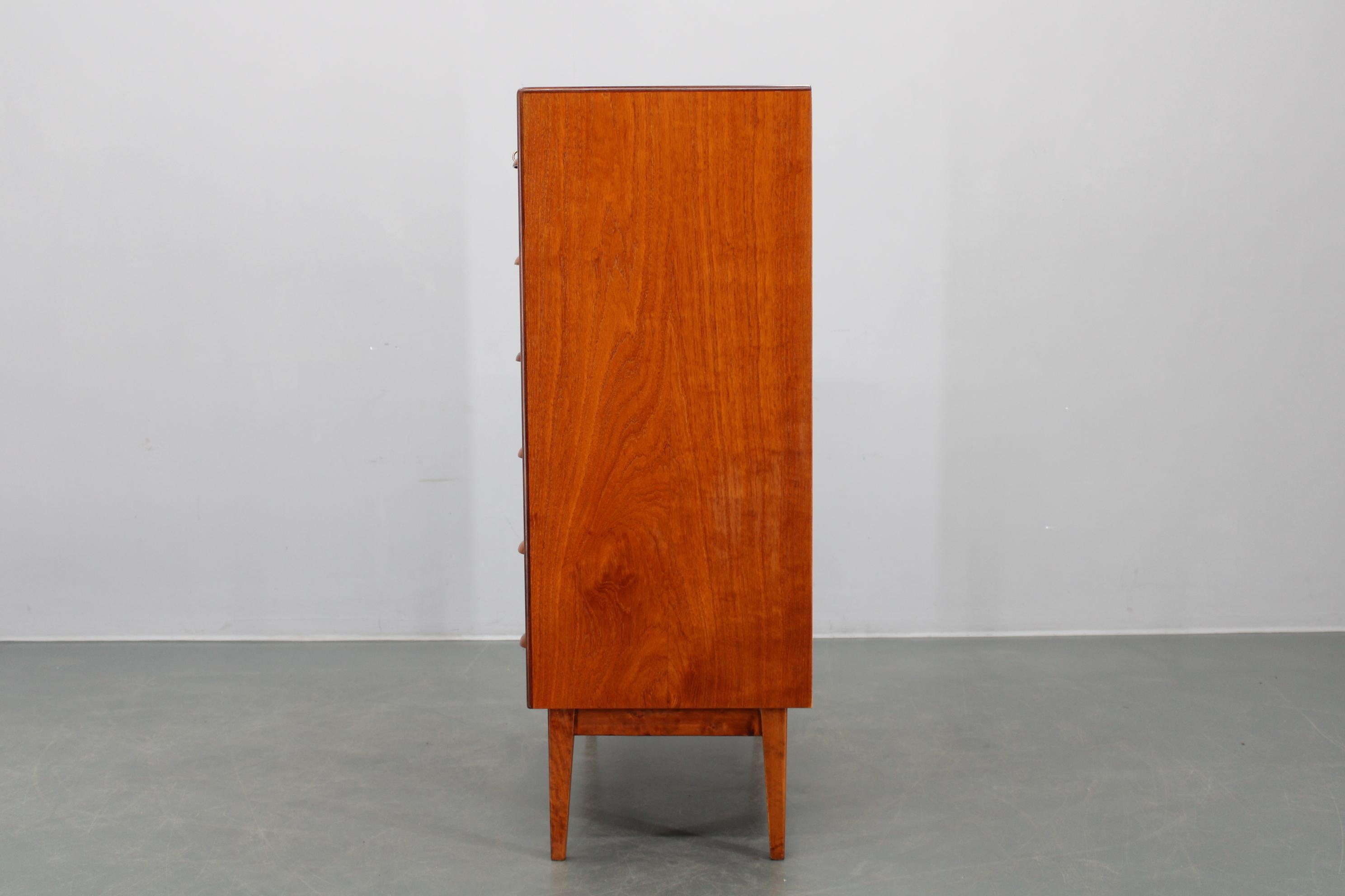 Metà XX secolo Cassettiera danese in teak restaurata, anni '60 - Mid-Century Modern Scandinavian