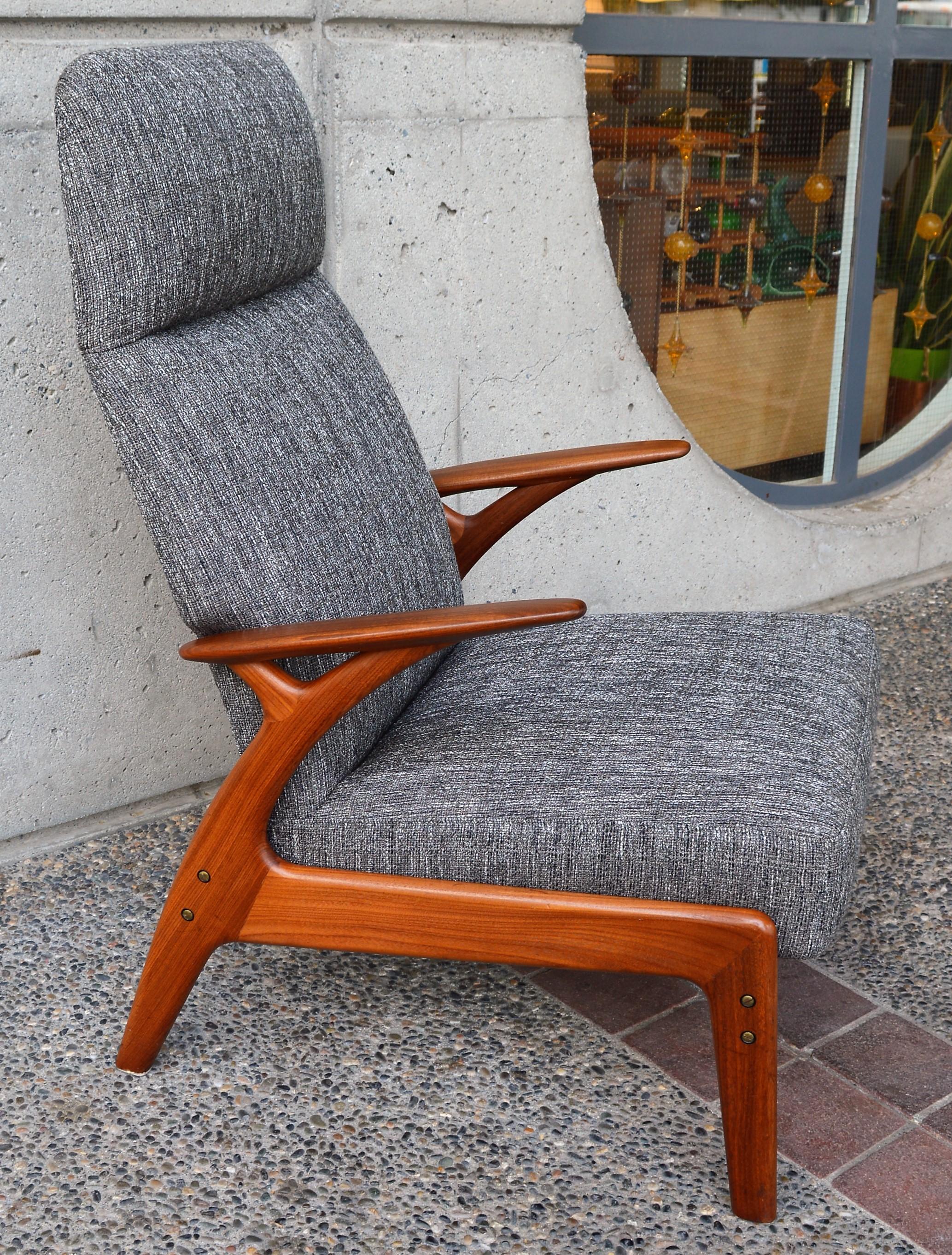 This killer Danish modern teak sexy version of a Lazyboy recliner has incredible lines and rich wood tones. Featuring the flared Y shaped braces that support the ovoid arm rests that fit in just the right place, a clever mechanism to hide the