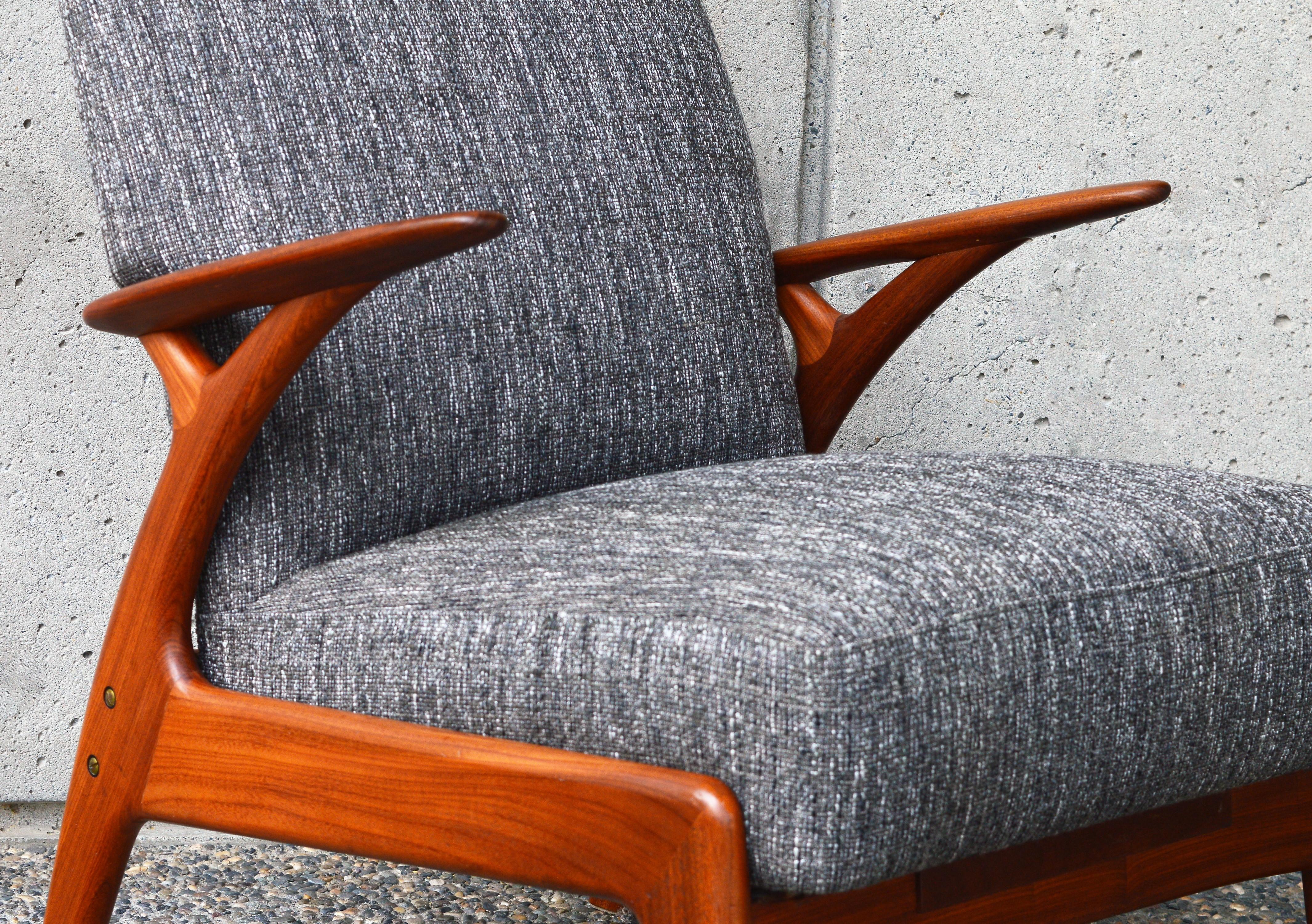 Restored Danish Teak Lazy Boy Lounge Chair by Christian Sorensen Charcoal Tweed In Excellent Condition In New Westminster, British Columbia