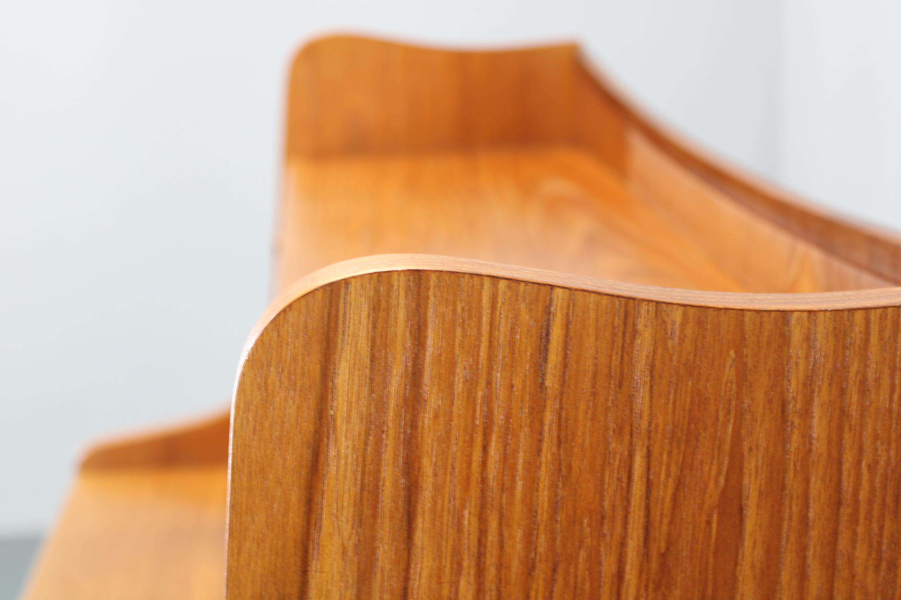 Mobile scrittoio/guardaroba in teak danese restaurato con specchio e scrivania estraibile, anni '60 in vendita 2