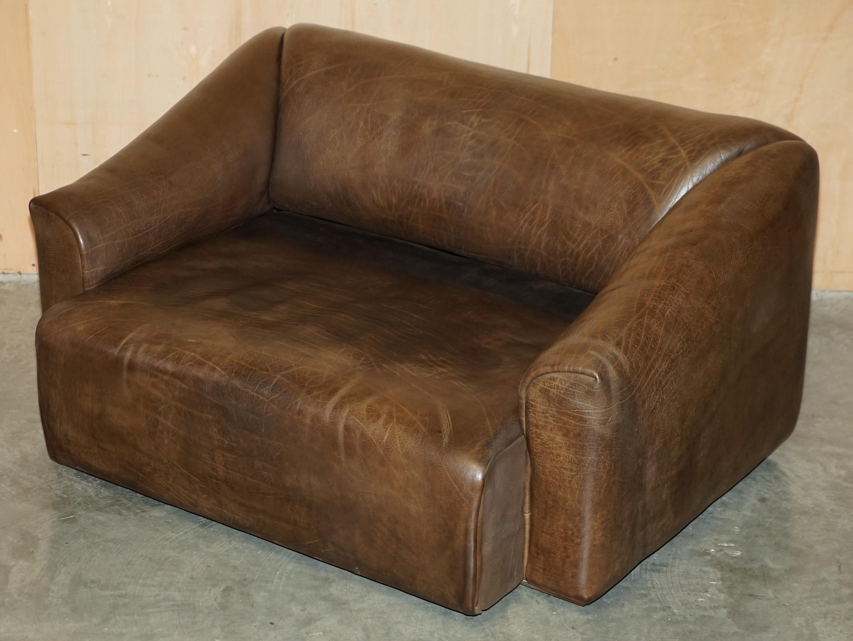 RESTORED DE SEDE DS47 RECLINING BROWN BUFFALO NECK LEATHER SOFA PART OF A SUiTE For Sale 6