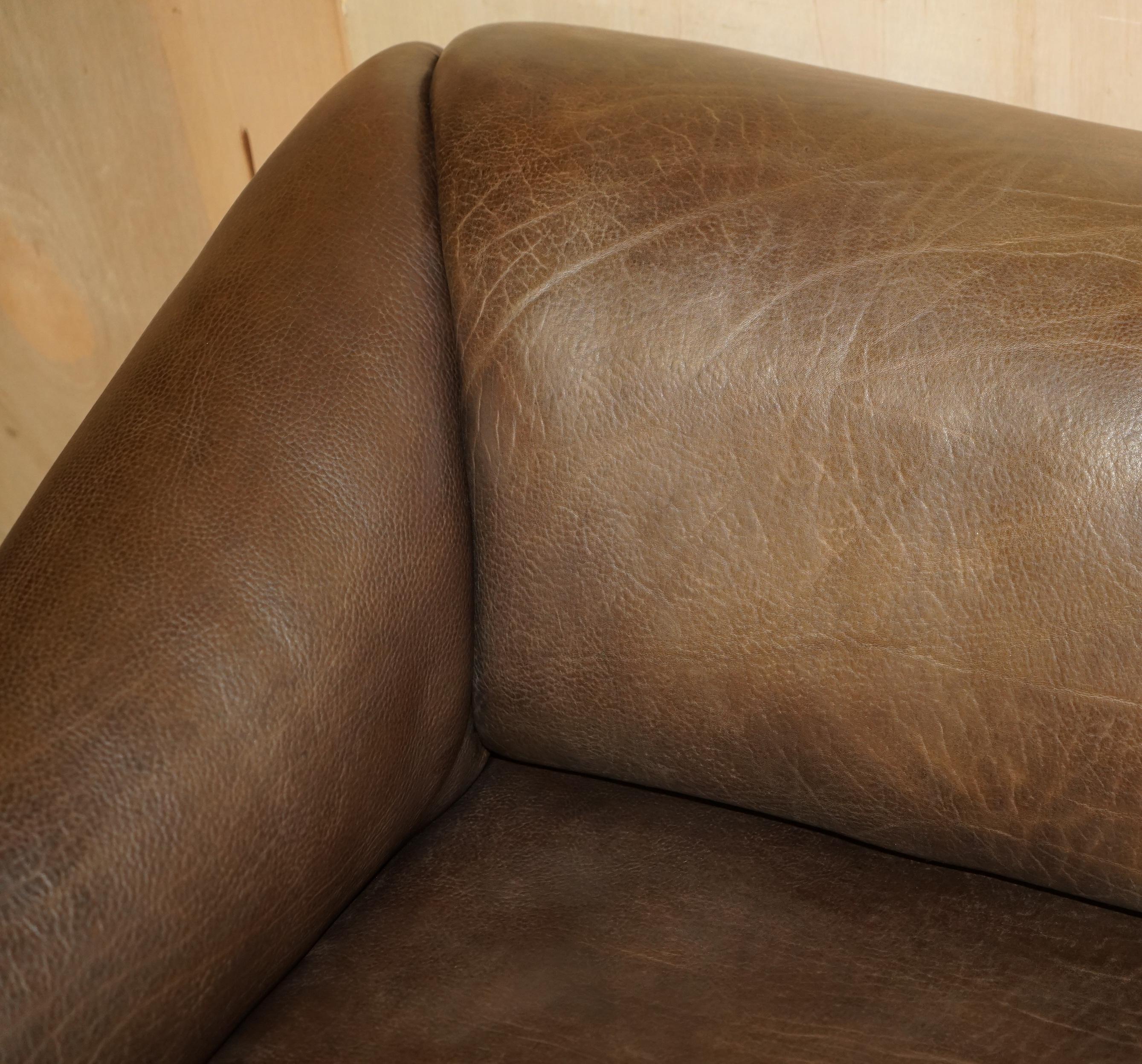 Mid-20th Century RESTORED DE SEDE DS47 RECLINING BROWN BUFFALO NECK LEATHER SOFA PART OF A SUiTE For Sale