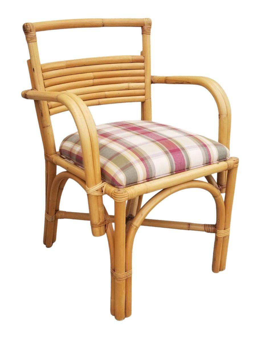 Dieses wunderschön restaurierte, von Paul Frankl inspirierte Rattanmöbel verbindet Vintage-Charme mit modernem Komfort. Satz von 6 Frankl Stil 