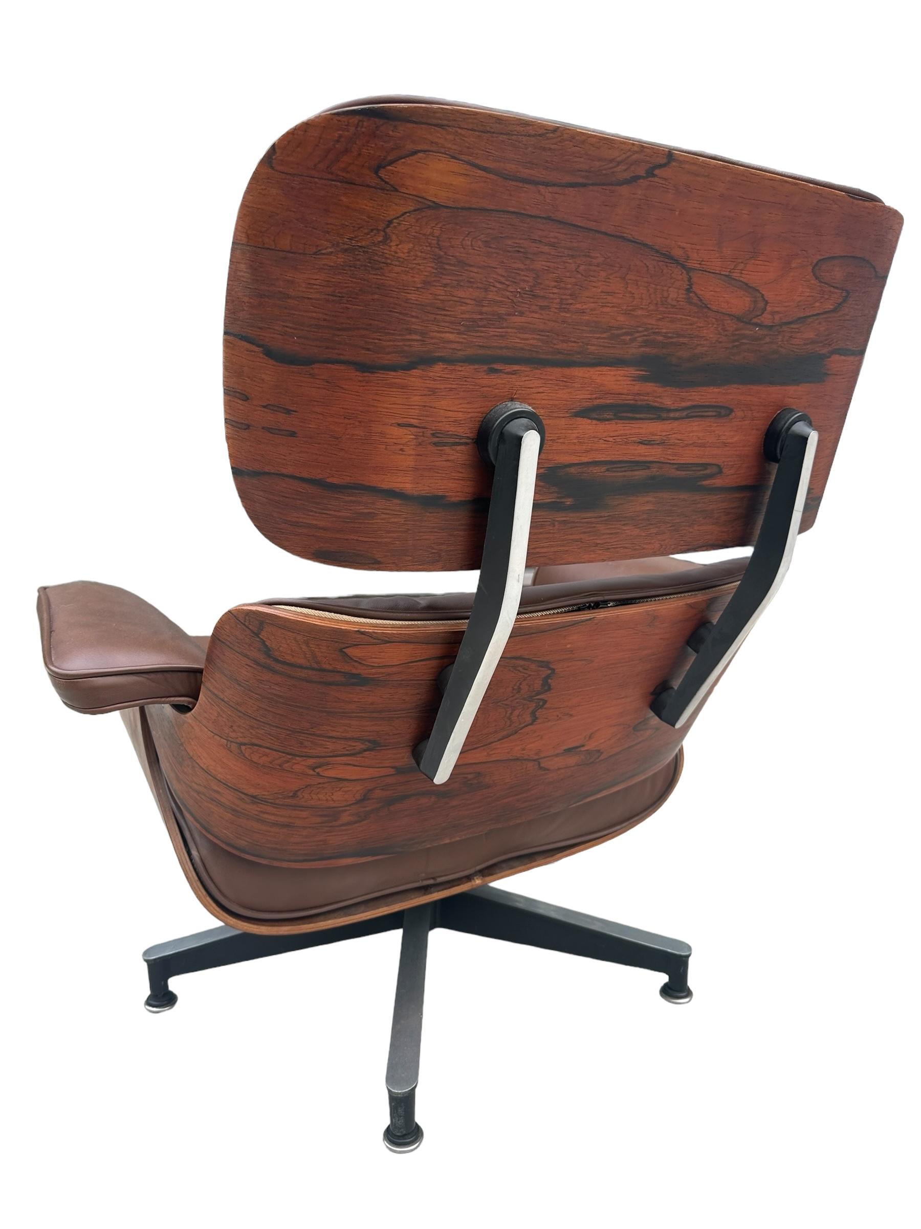 Restored Eames Herman Miller Lounge Chair and Ottoman In Good Condition For Sale In Brooklyn, NY