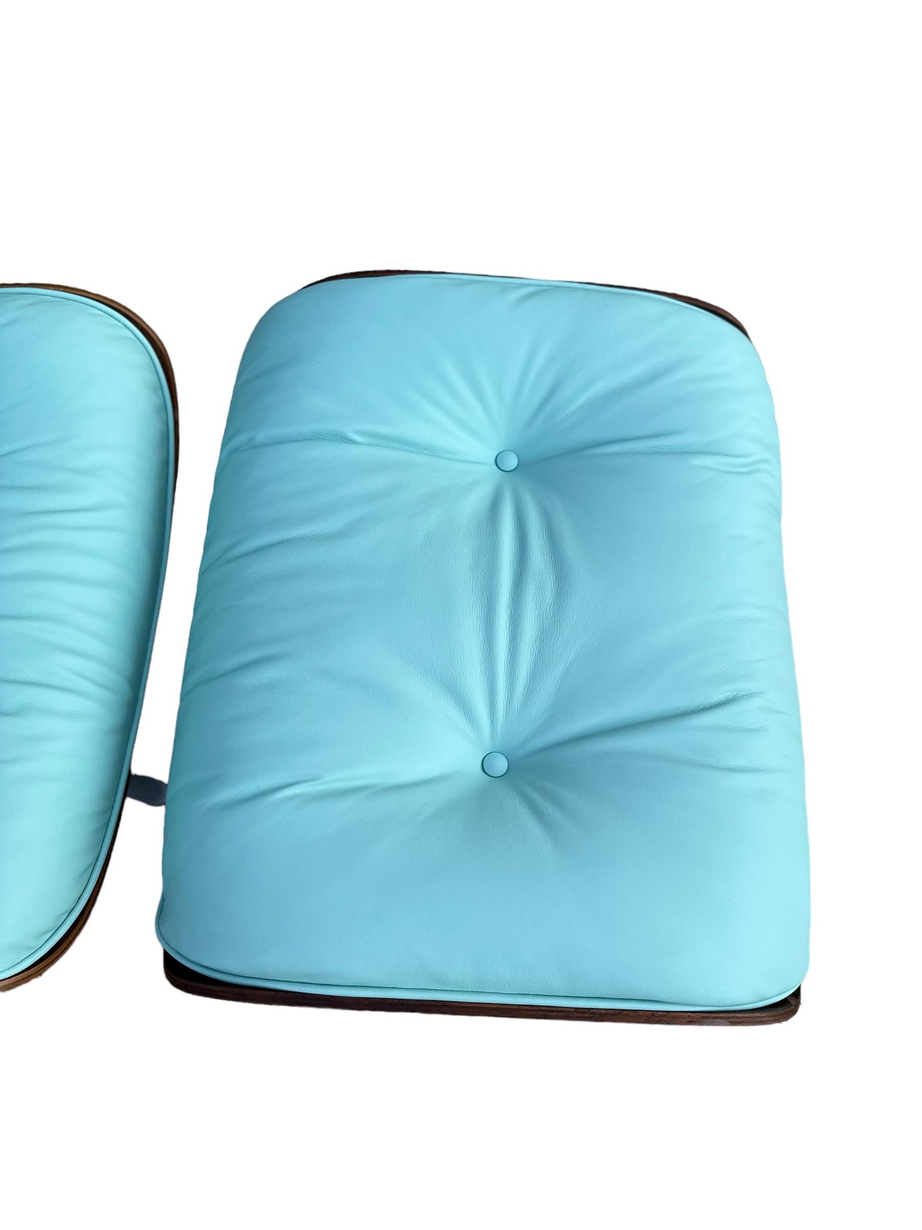 Restored Eames Lounge Chair & Ottoman w/ New Custom Tiffany Blue Leather In Good Condition For Sale In Brooklyn, NY