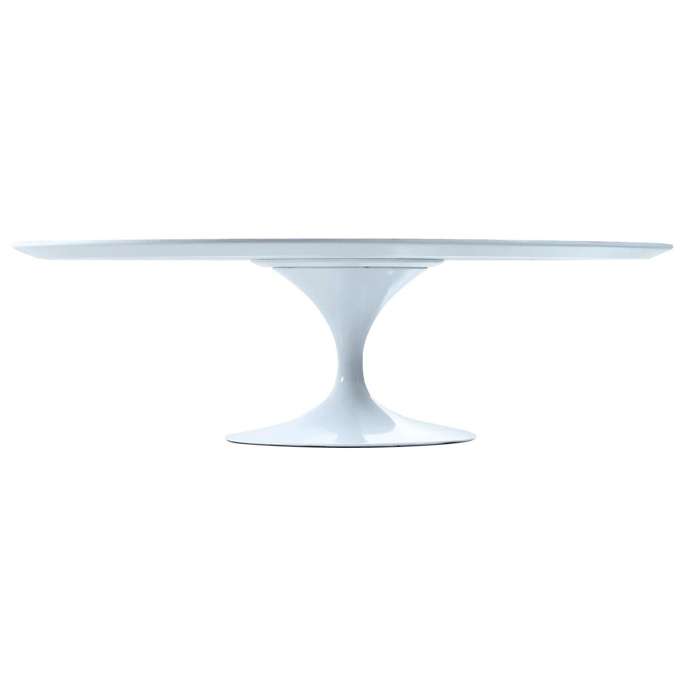 Masterfully restored Mid-Century Modern Eero Saarinen pedestal coffee table for Knoll. Early vintage with Knoll stamped into the underside of the metal base. This coffee table has been brought back to its original splendor with a new professionally