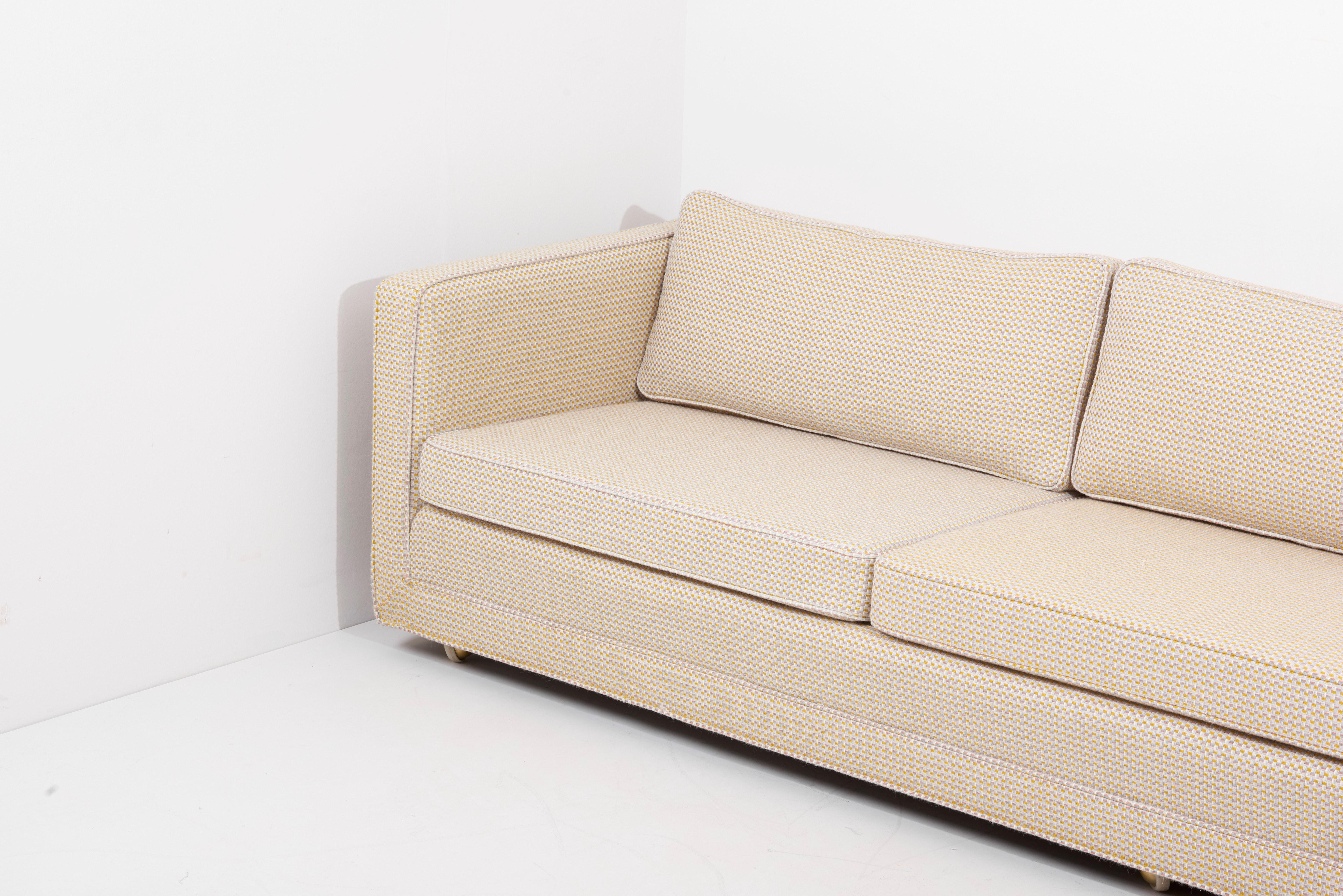Restauriertes Edward Wormley Smoking-Sofa für Dunbar aus gelbem beigem Stoff, USA 1960er Jahre im Angebot 5