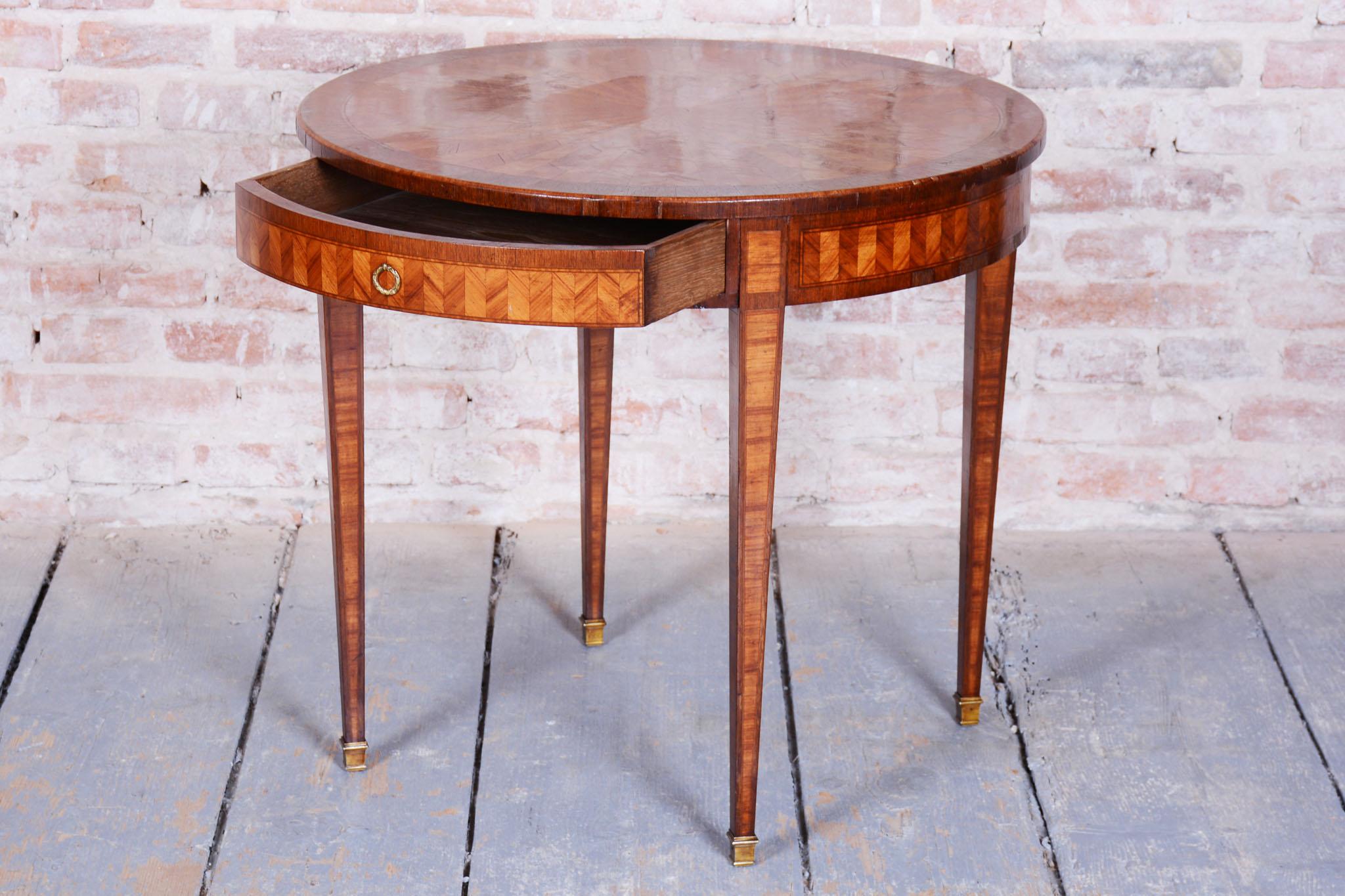Francese Tavolino Impero restaurato, mogano, Wood Wood, lacca, Francia, anni '40 del XIX secolo in vendita