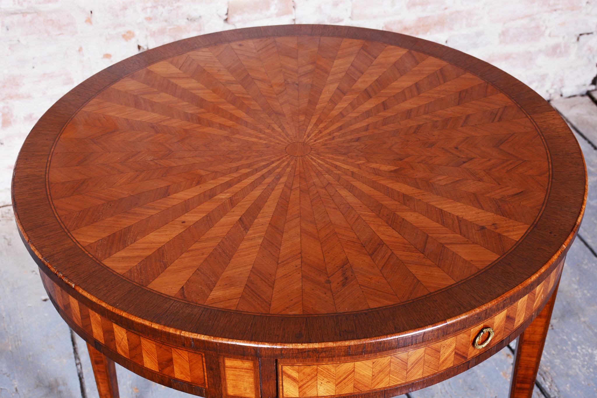 Tavolino Impero restaurato, mogano, Wood Wood, lacca, Francia, anni '40 del XIX secolo In condizioni buone in vendita a Brandys nad Labem, Středočeský kraj