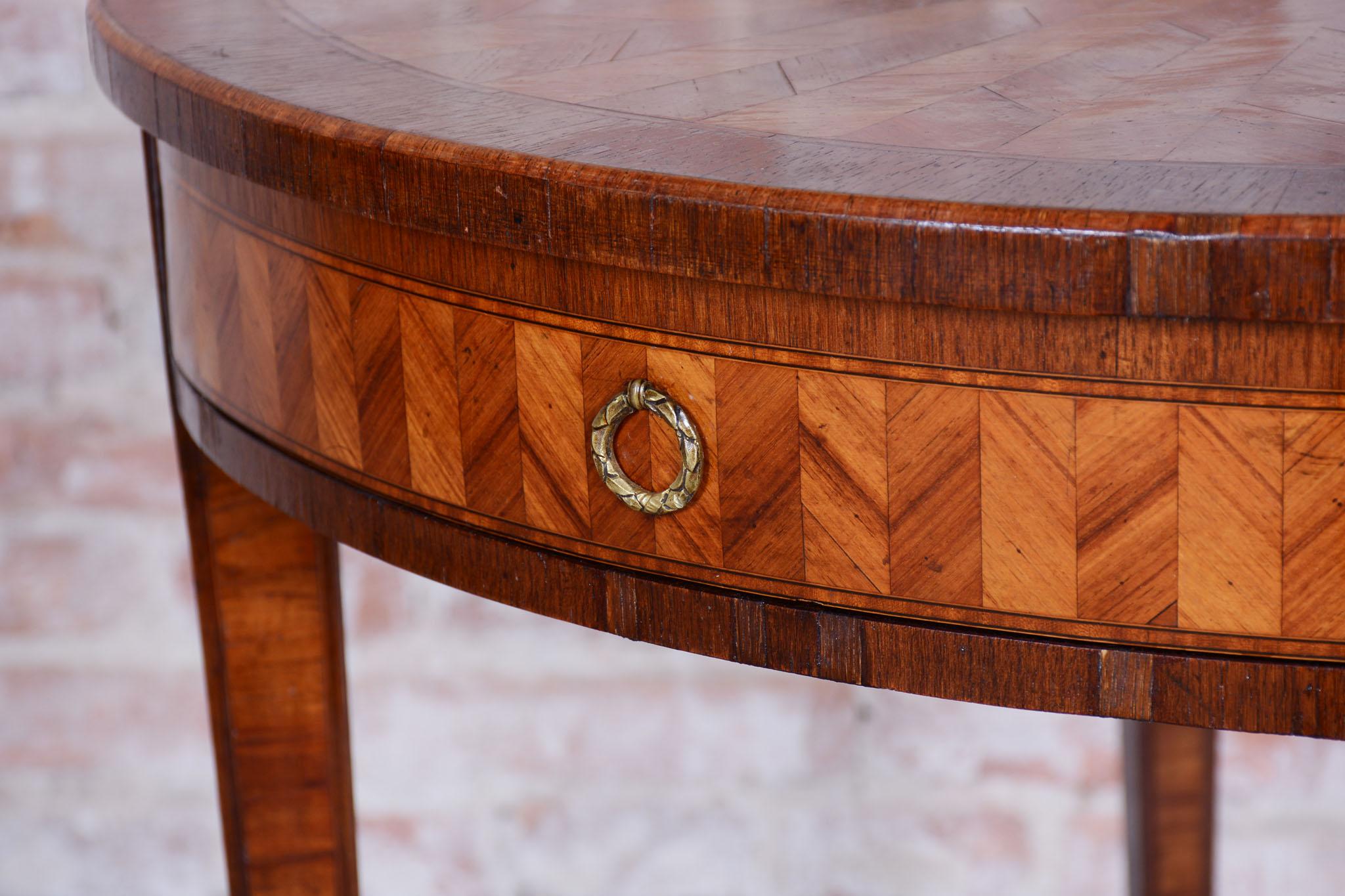 Tavolino Impero restaurato, mogano, Wood Wood, lacca, Francia, anni '40 del XIX secolo in vendita 1