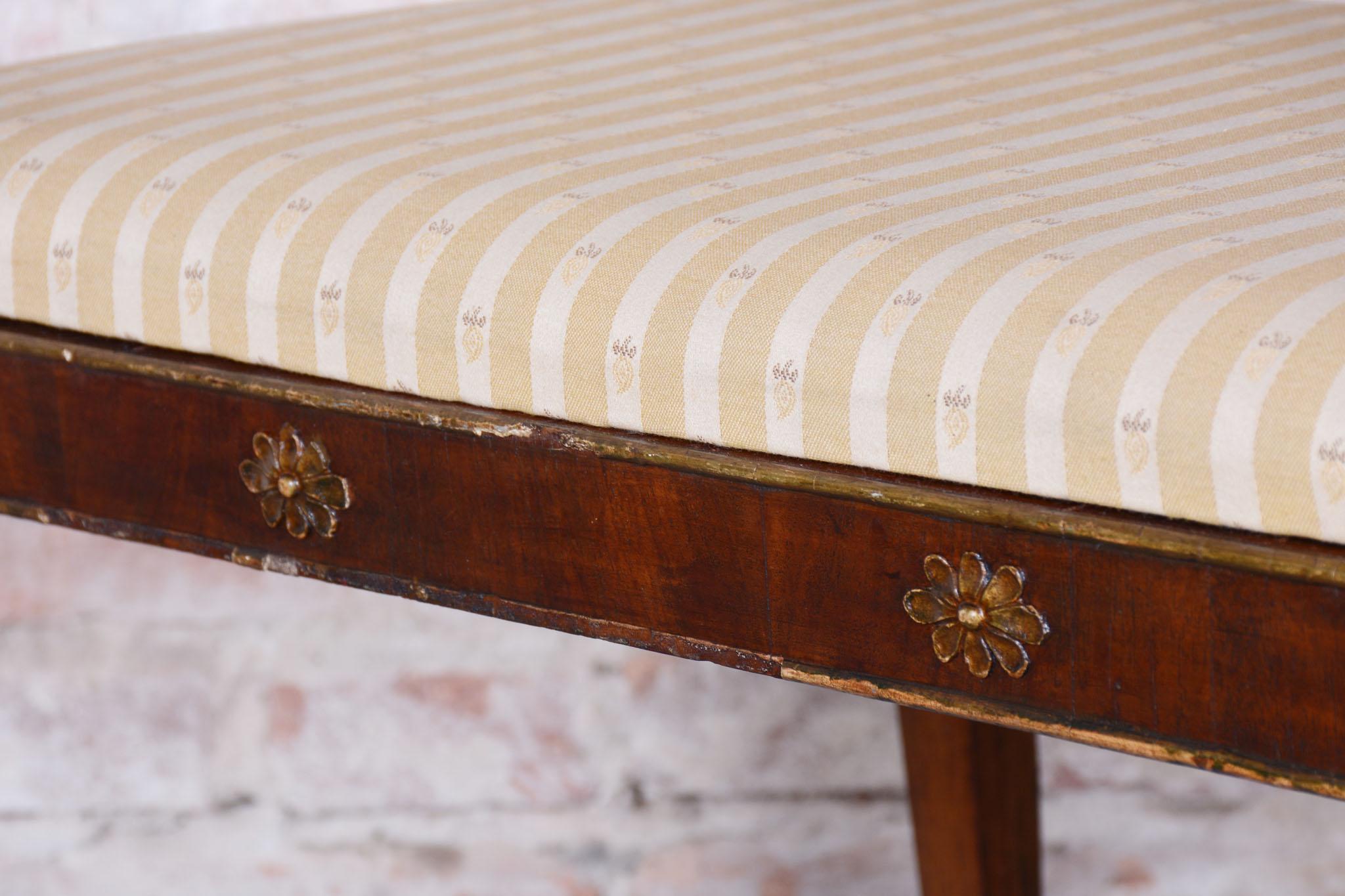 Restauriertes Empire-Sofa, Nussbaum, Spruce, Revived Polish, Österreich, 1810er Jahre im Angebot 2