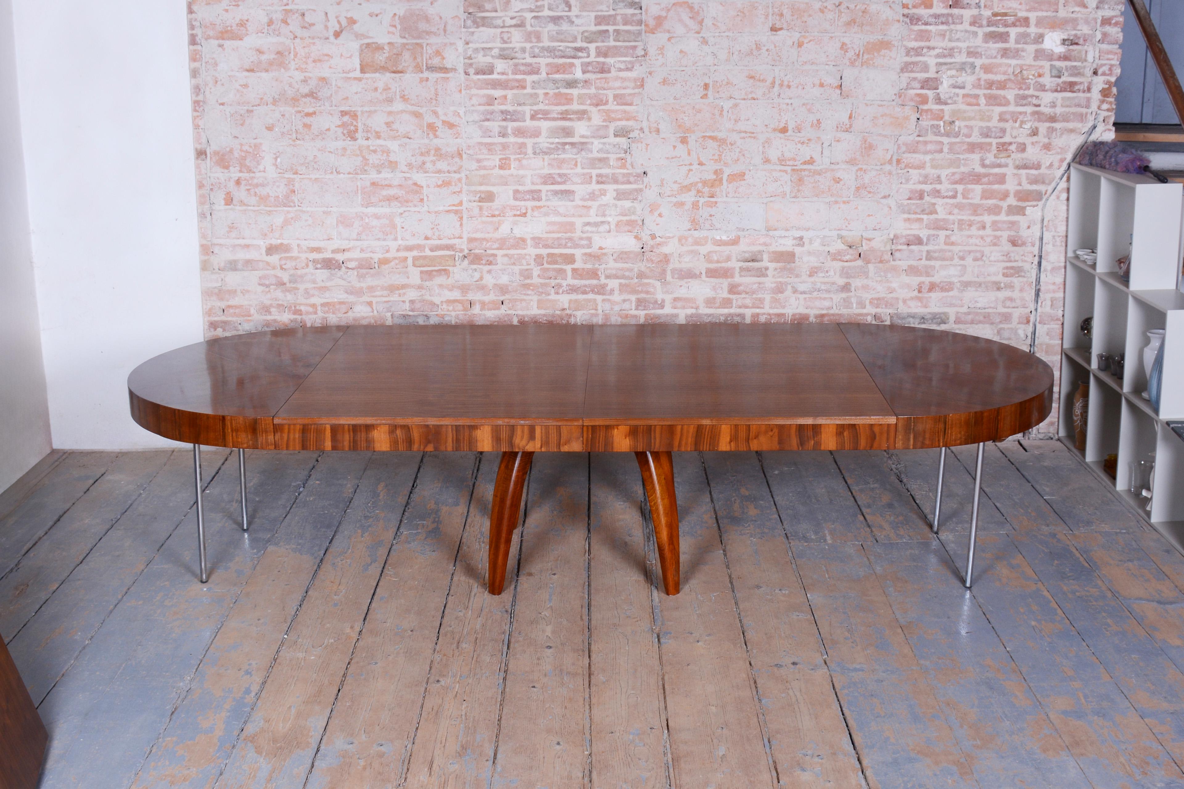 Restored Extendable Dining Table, by Halabala, UP Zavody, Walnut, Czech, 1930s In Good Condition For Sale In Brandys nad Labem, Středočeský kraj