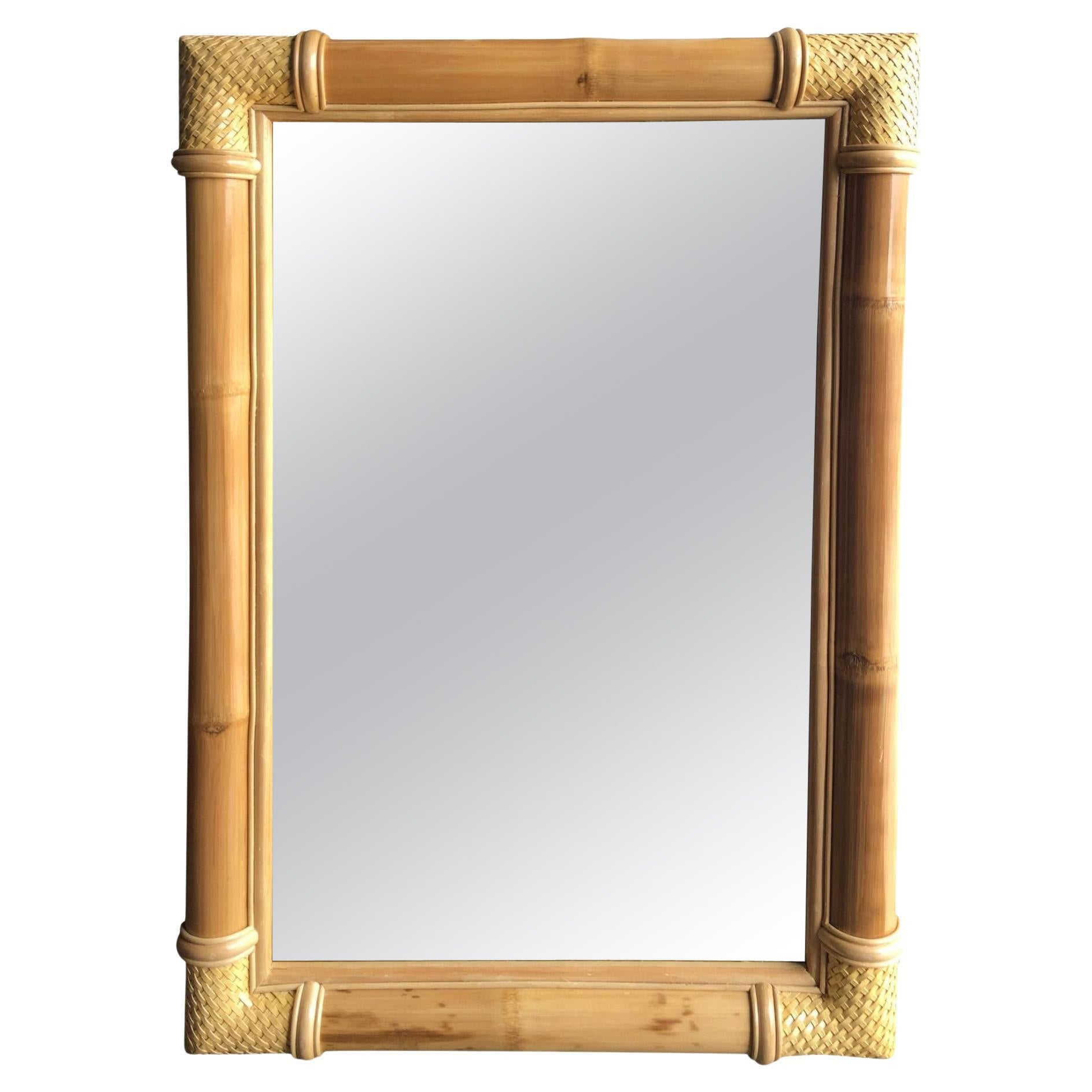 Extra large miroir en rotin à un brin restauré avec enveloppes fantaisie en vente
