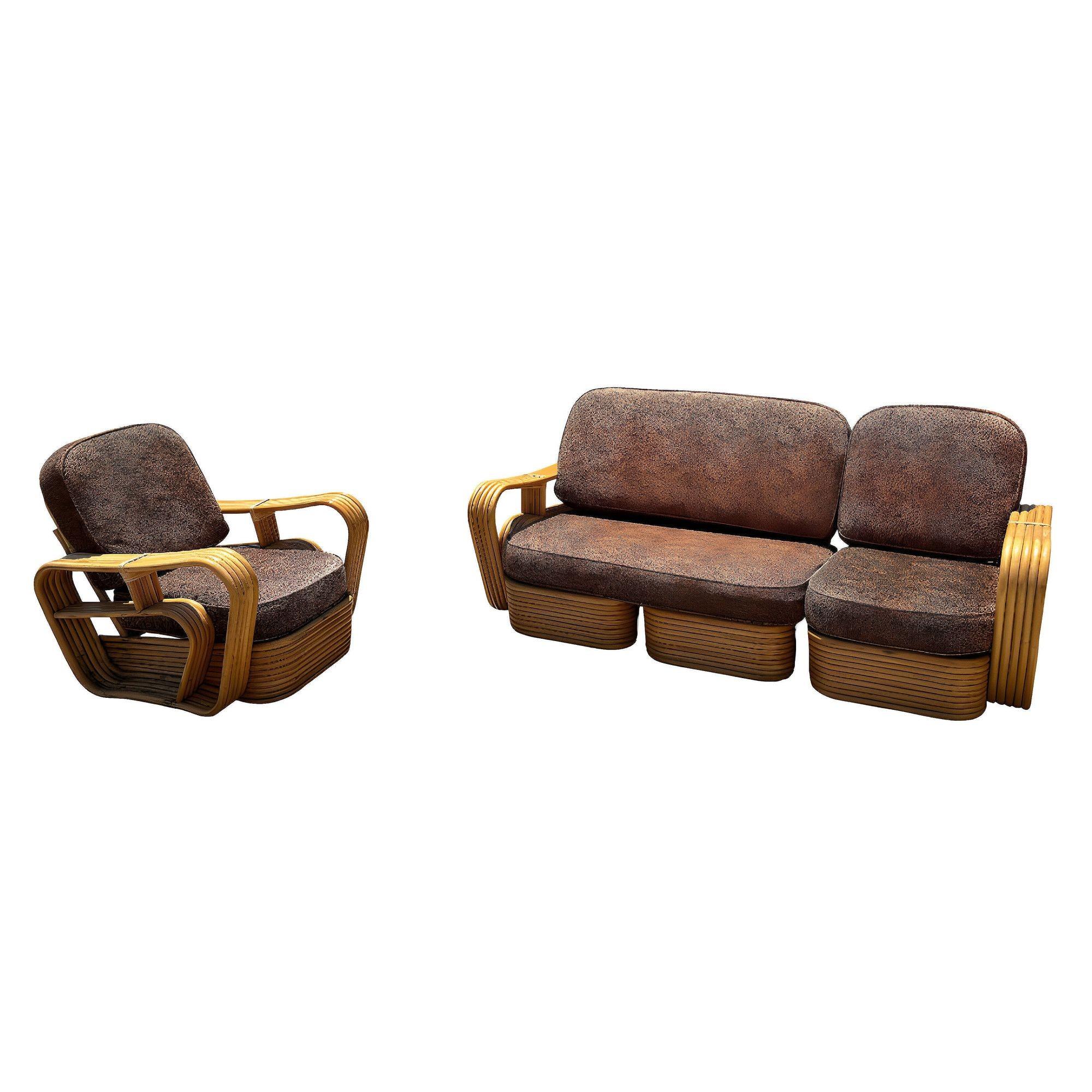 Cet ensemble de salon en rotin Art déco inspiré de Paul Frankl et magnifiquement restauré comprend un canapé sectionnel et une chaise longue assortis. Tous deux présentent les célèbres bras latéraux en bretzel carré à cinq brins, ornés d'un rare