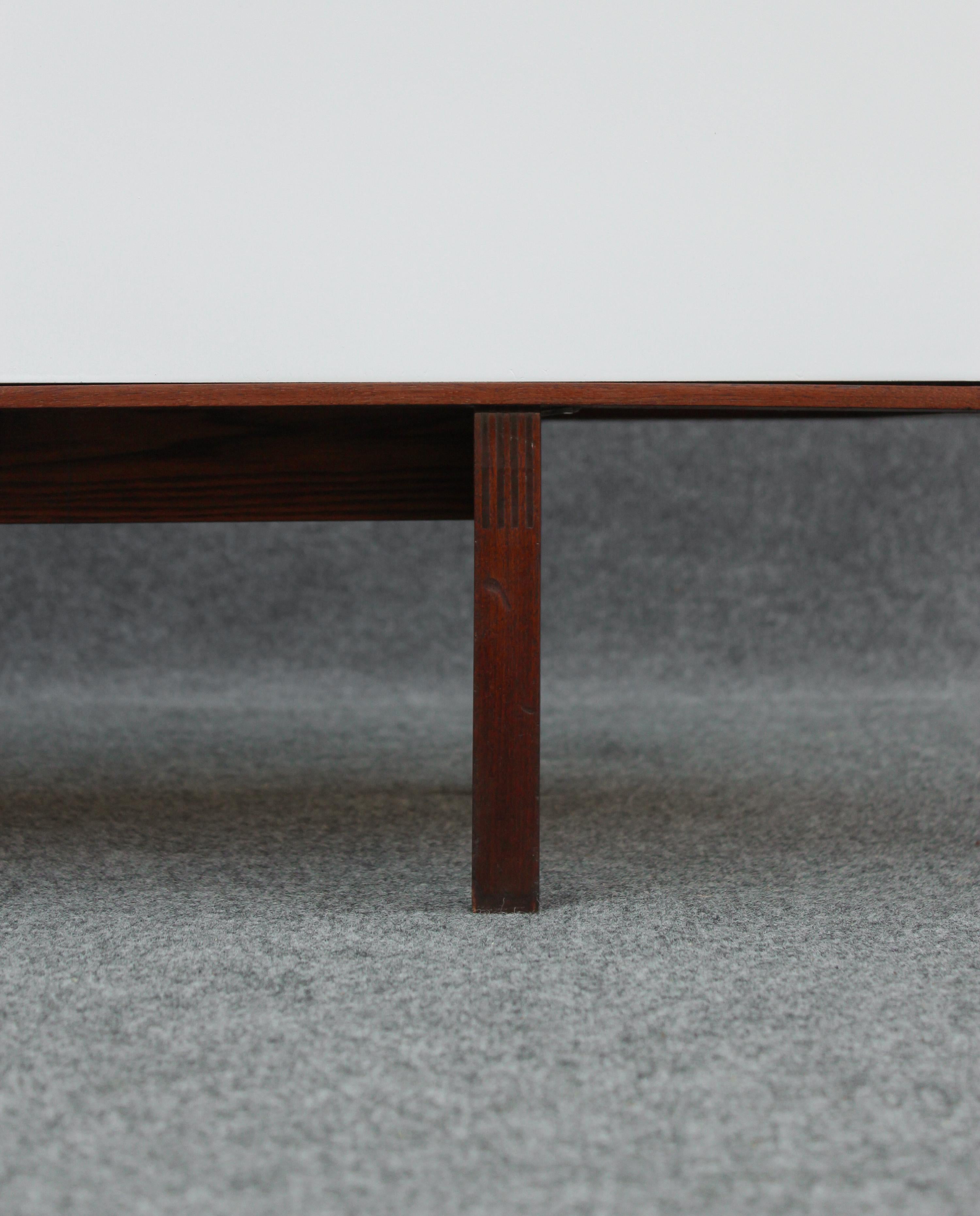 Restored Florence Knoll Walnut & Maple Cabinet Model No.541 New York, 1960s For Sale 13