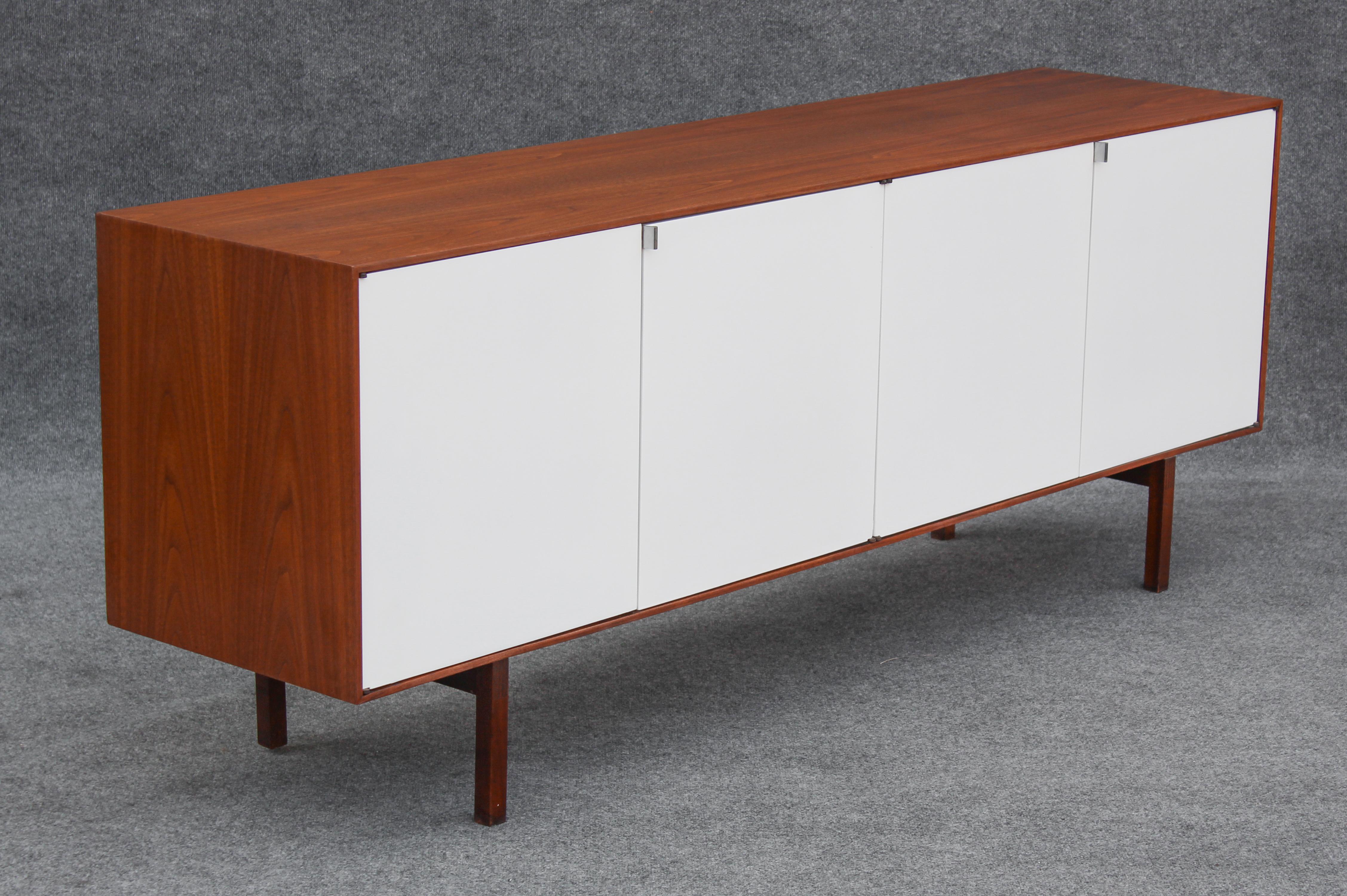Mid-20th Century Restored Florence Knoll Walnut & Maple Cabinet Model No.541 New York, 1960s For Sale