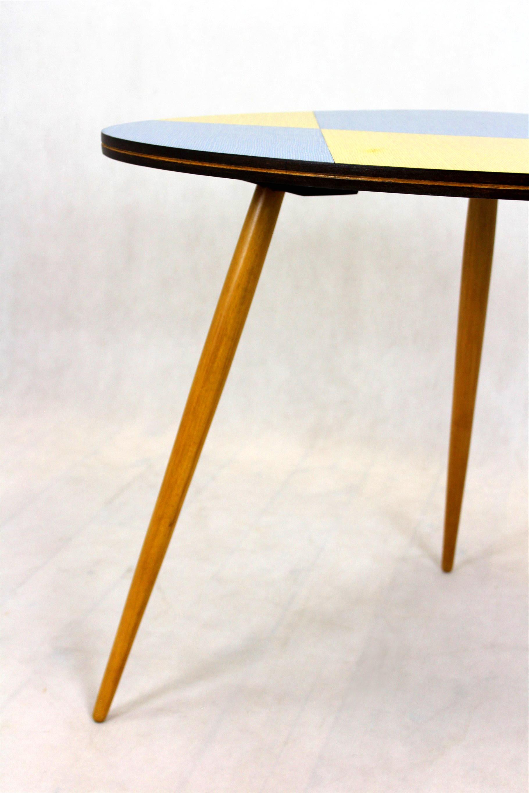 Restored Formica Coffee Table from Drevopodnik Brno, 1960s In Good Condition For Sale In Żory, PL