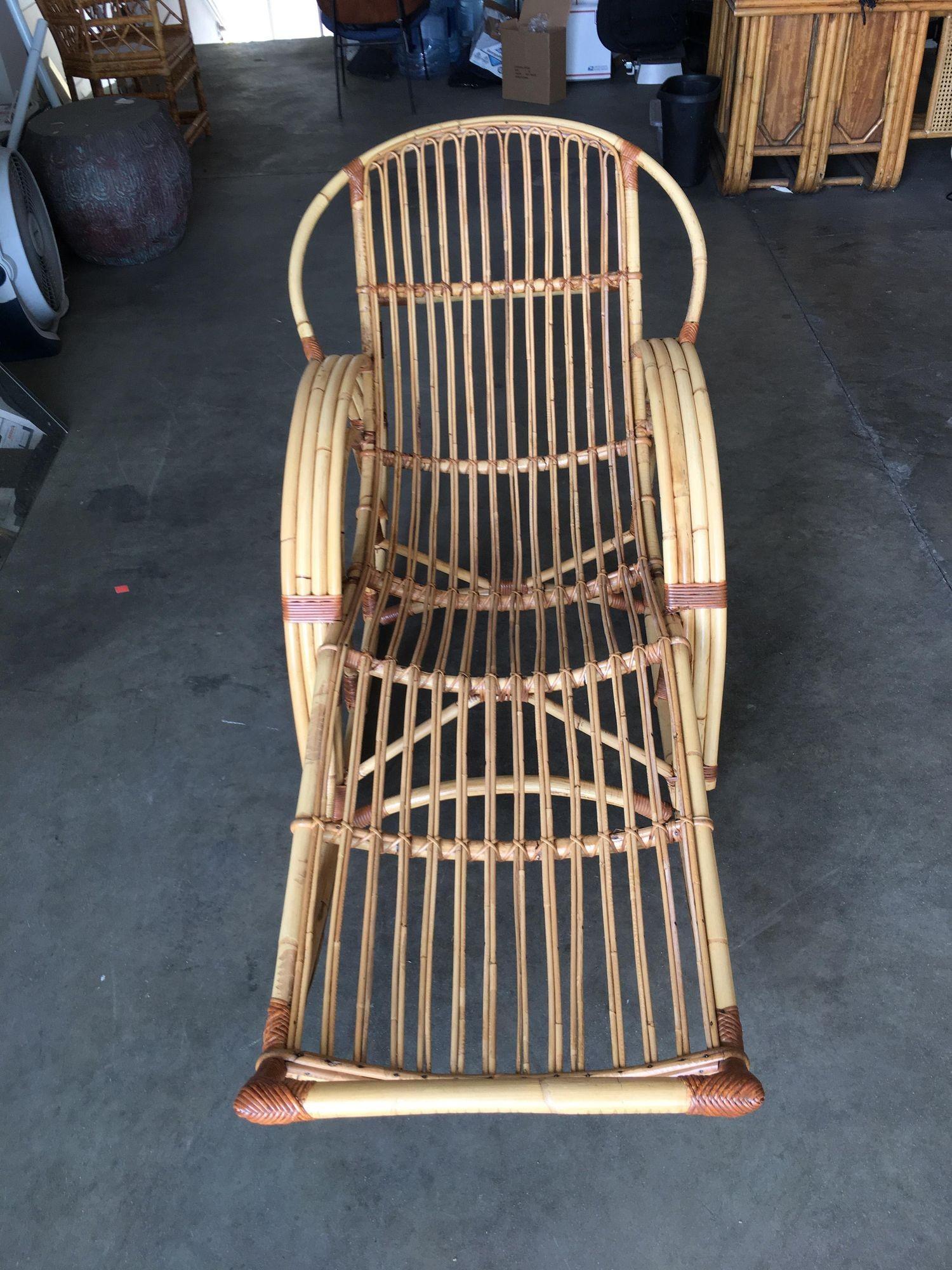 Rare fauteuil à bascule en rotin de style Franco Albini à quatre bras doubles en arc 