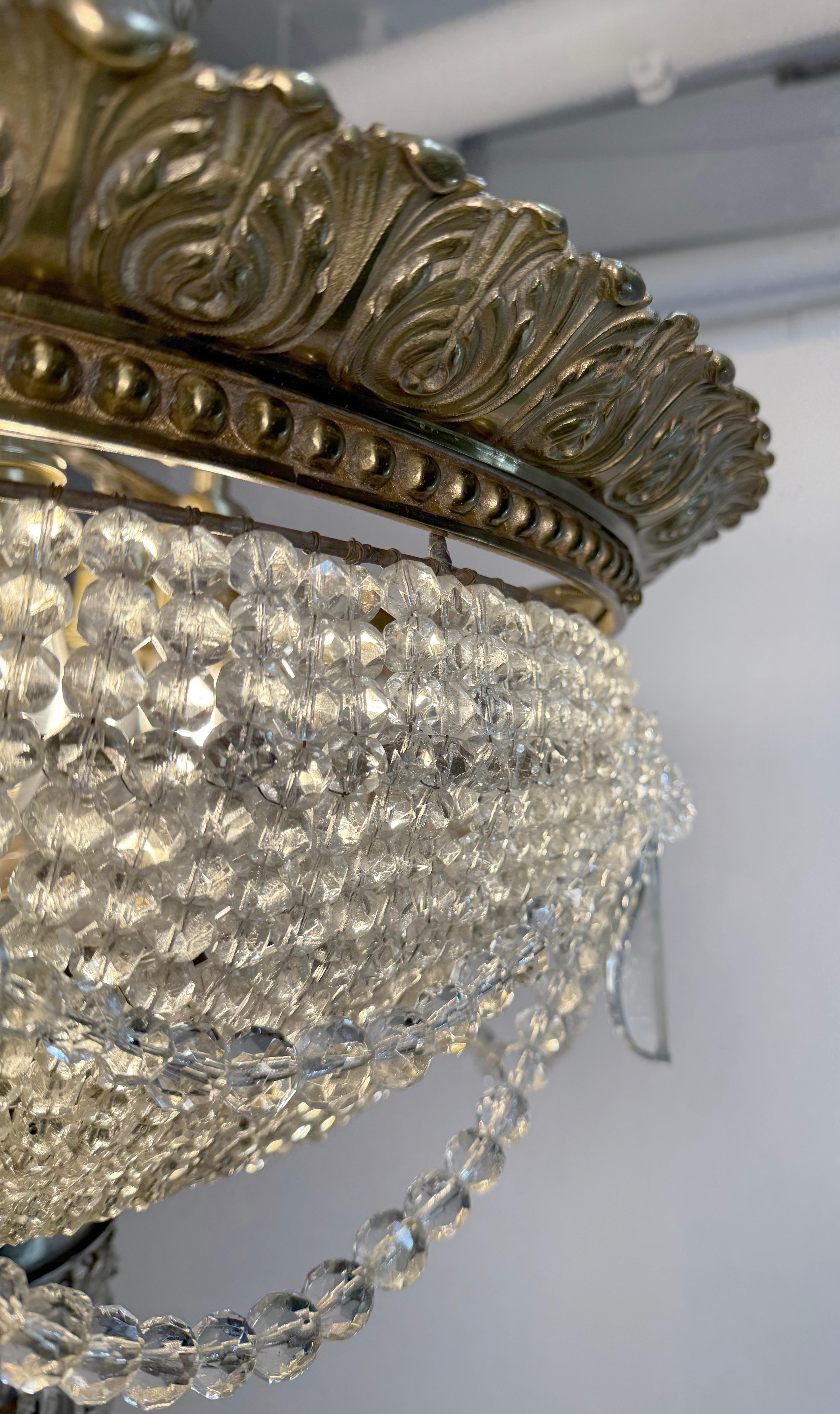 Lampadario a cestello francese restaurato a 7 luci in cristallo in vendita 4
