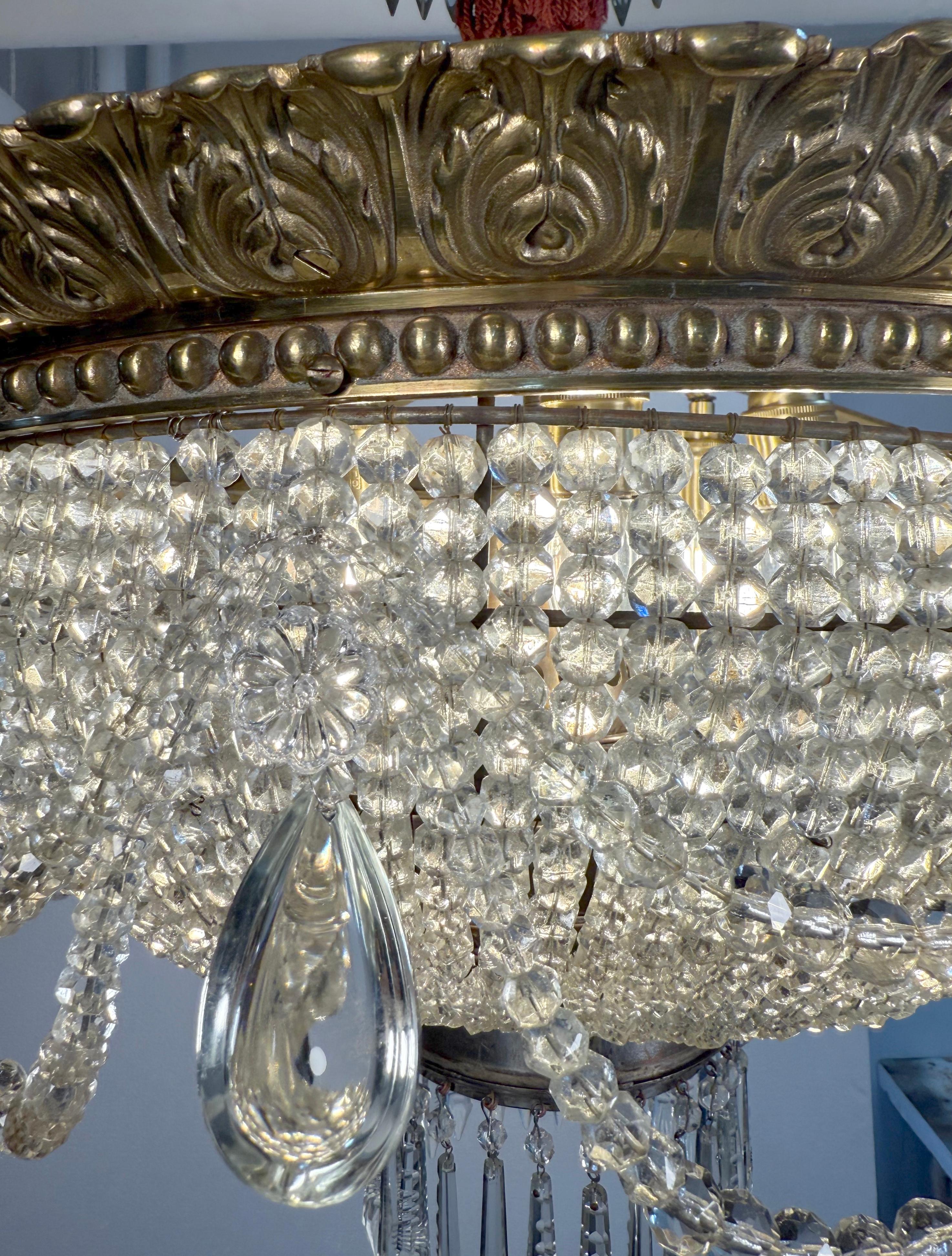 Lampadario a cestello francese restaurato a 7 luci in cristallo in vendita 5