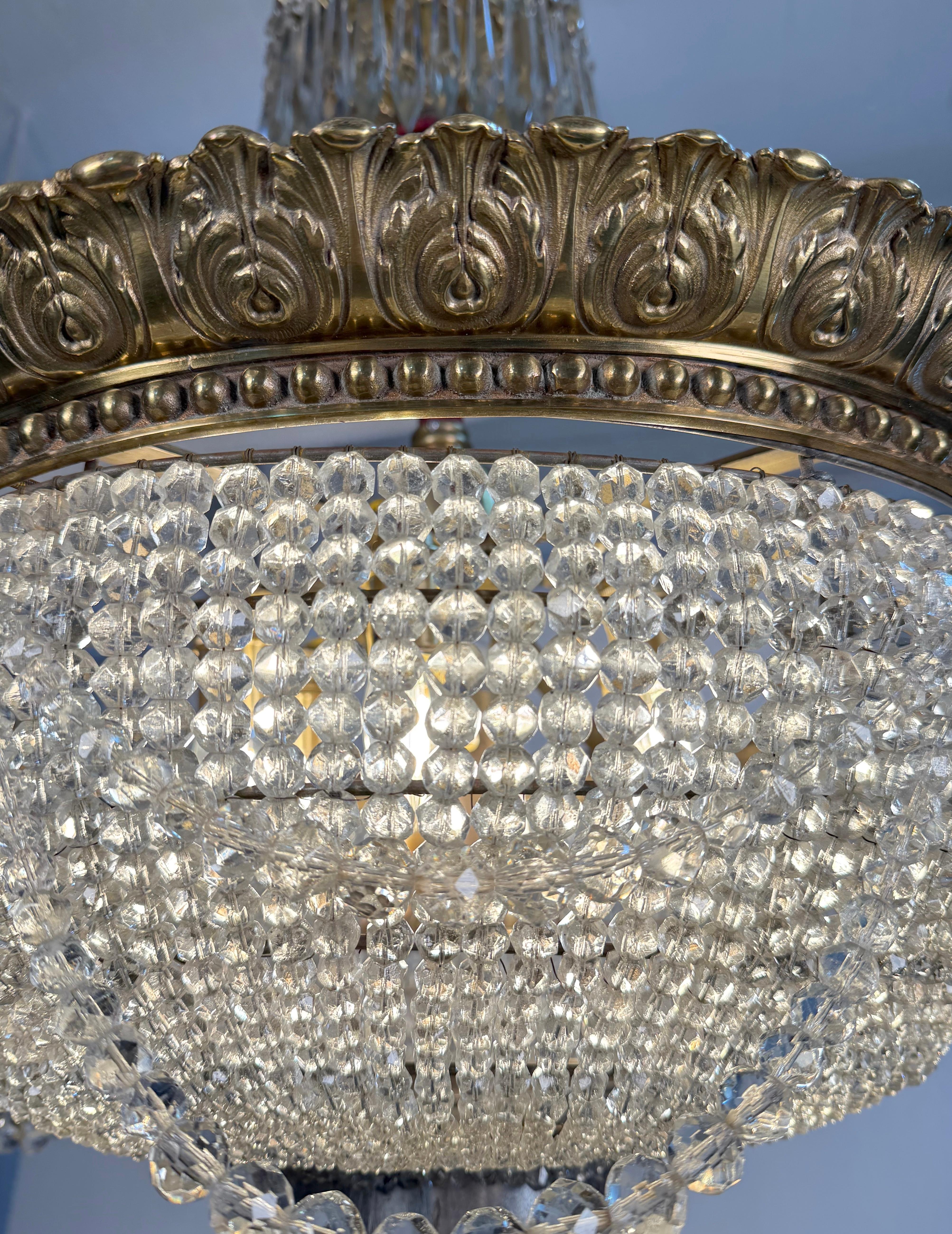 Lampadario a cestello francese restaurato a 7 luci in cristallo in vendita 6