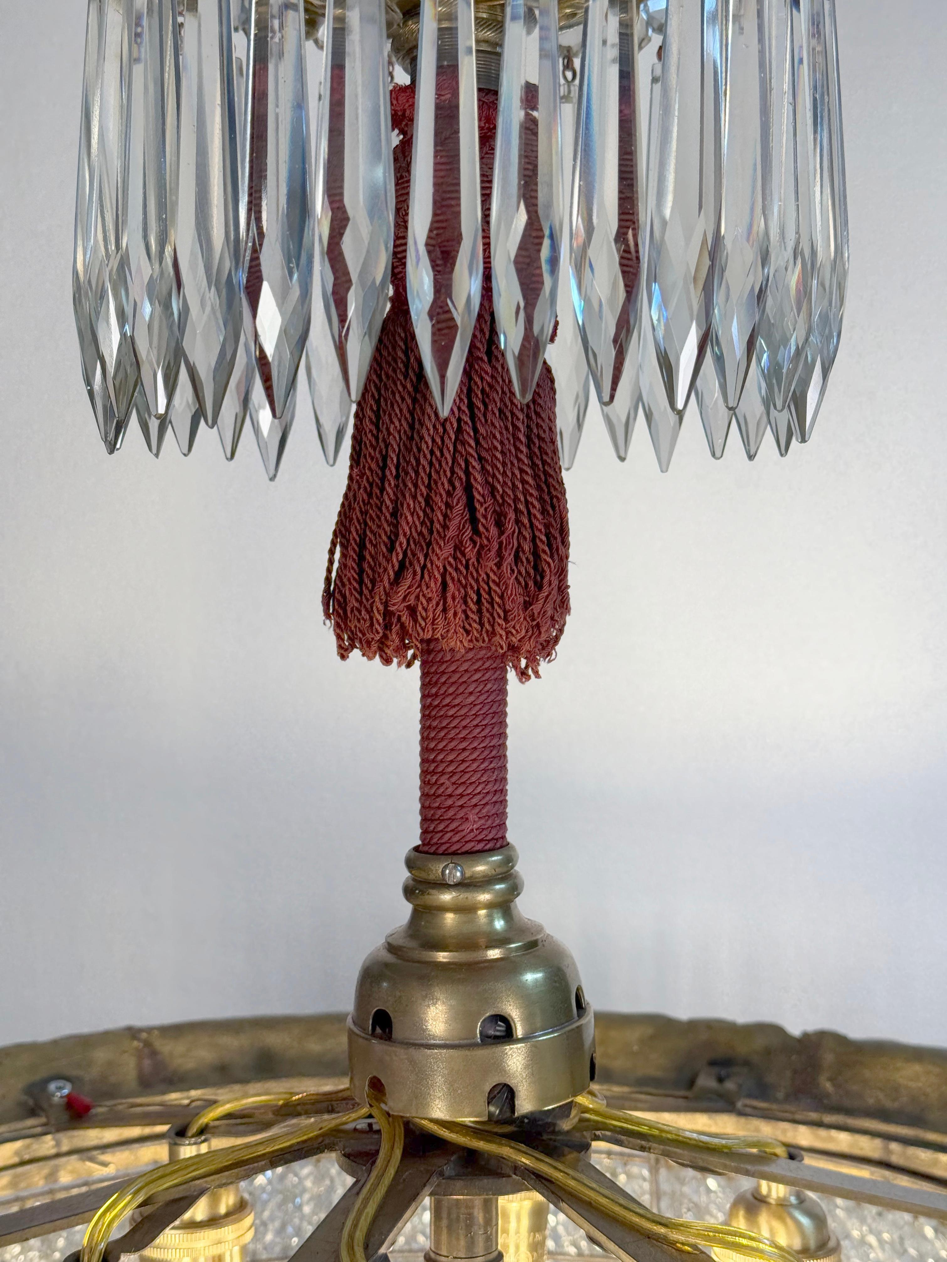 Lampadario a cestello francese restaurato a 7 luci in cristallo in vendita 8
