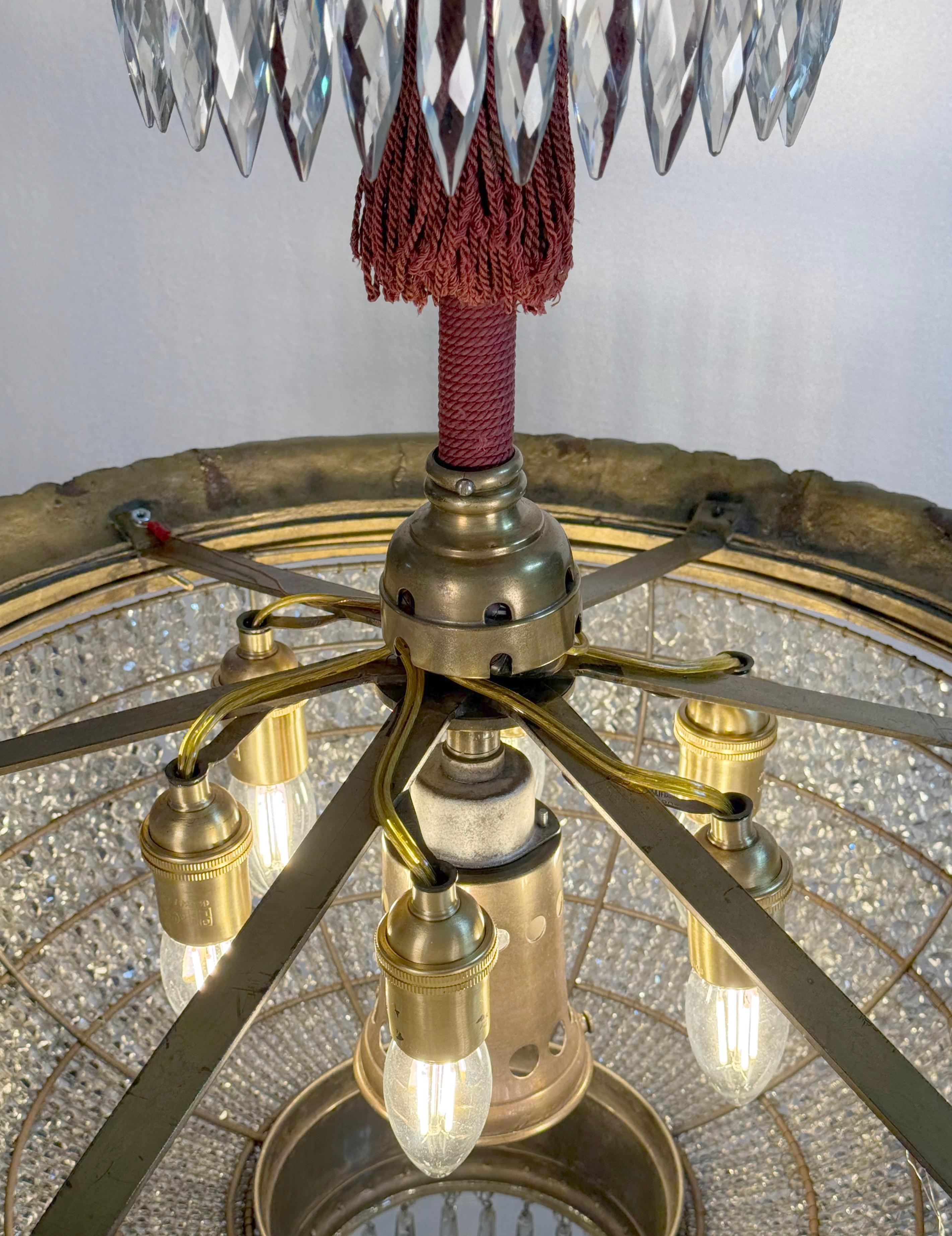 Lampadario a cestello francese restaurato a 7 luci in cristallo in vendita 1