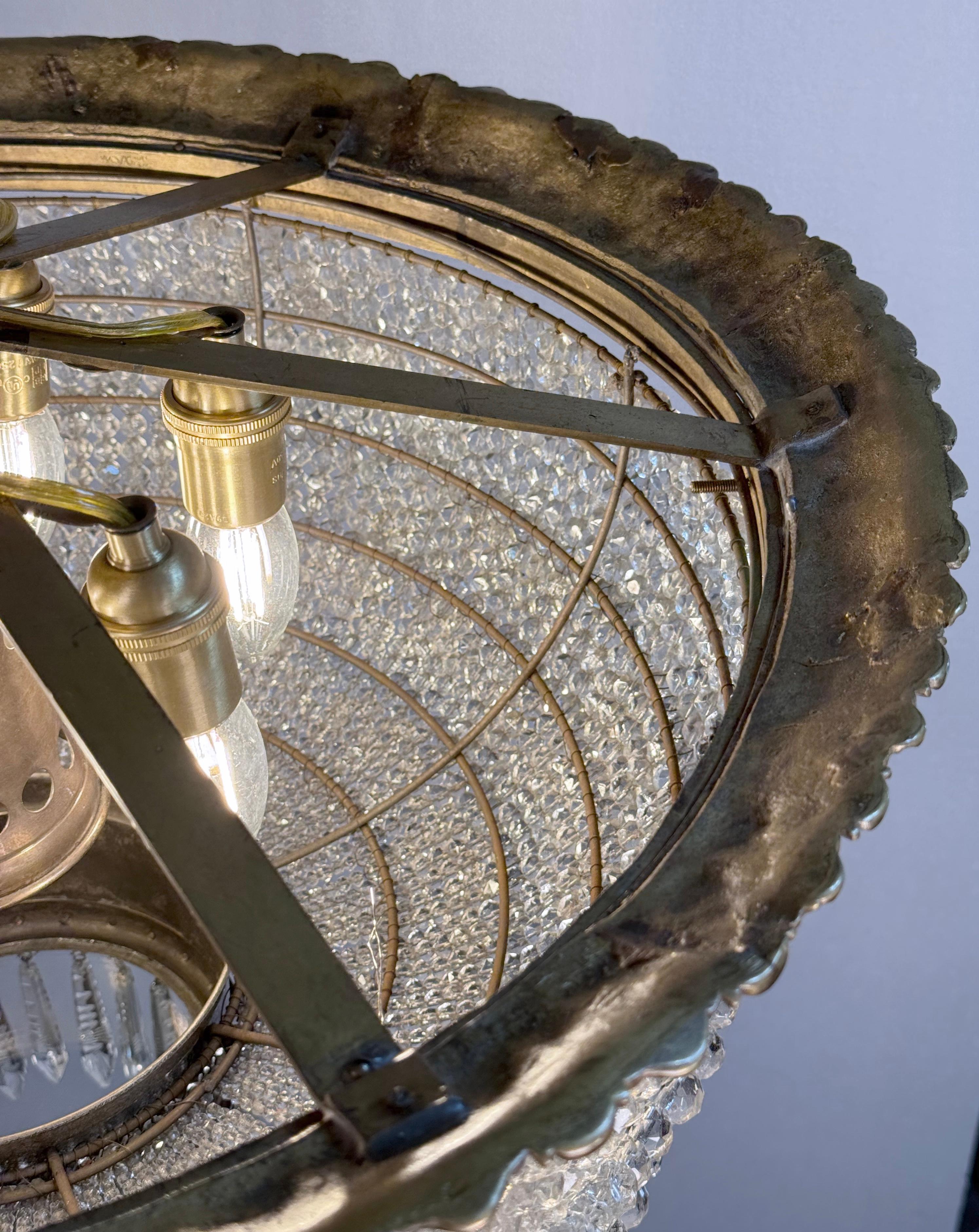 Lampadario a cestello francese restaurato a 7 luci in cristallo in vendita 3