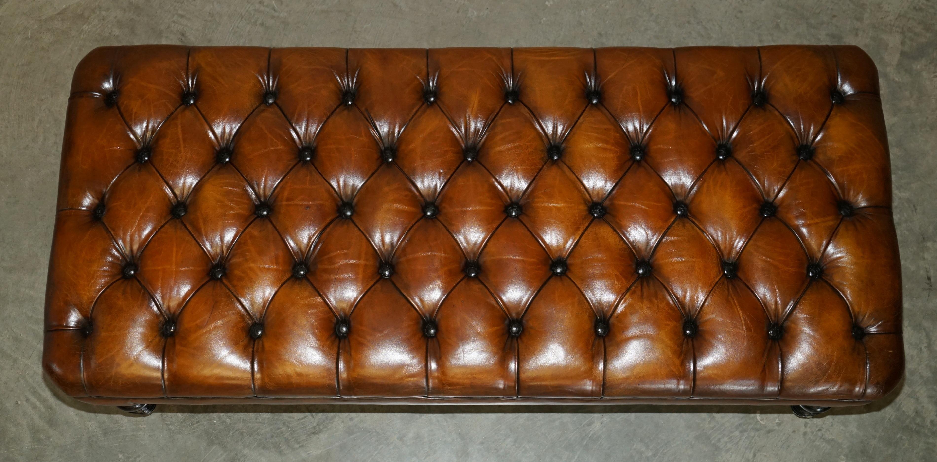 RESTORED GEORGE SMITH EXTRA LARGE CHESTERFiELD BROWN LEATHER TUFTED FOOTSTOOL In Good Condition In West Sussex, Pulborough